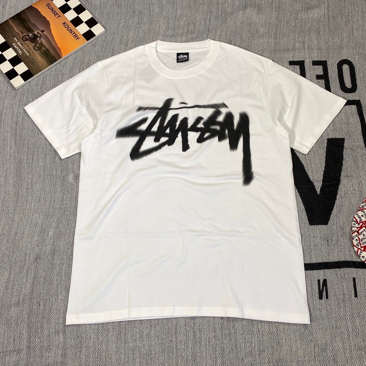 image of Stussy Dizzy Logo Tee Medium in White, Men's