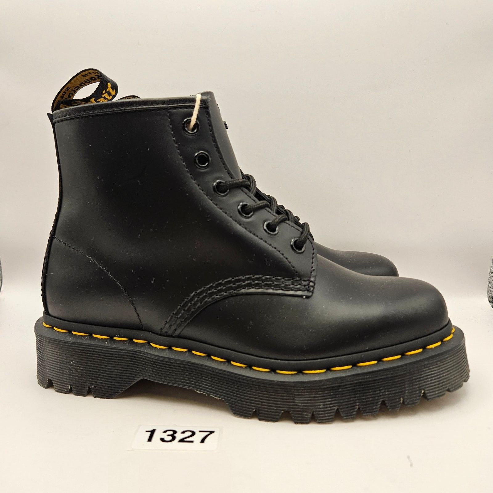 Dr. Martens DR. MARTENS WOMEN'S 7 SMOOTH BLACK 6 EYES 101 BEX NWOB Size US 7 / IT 37 - 4 Thumbnail