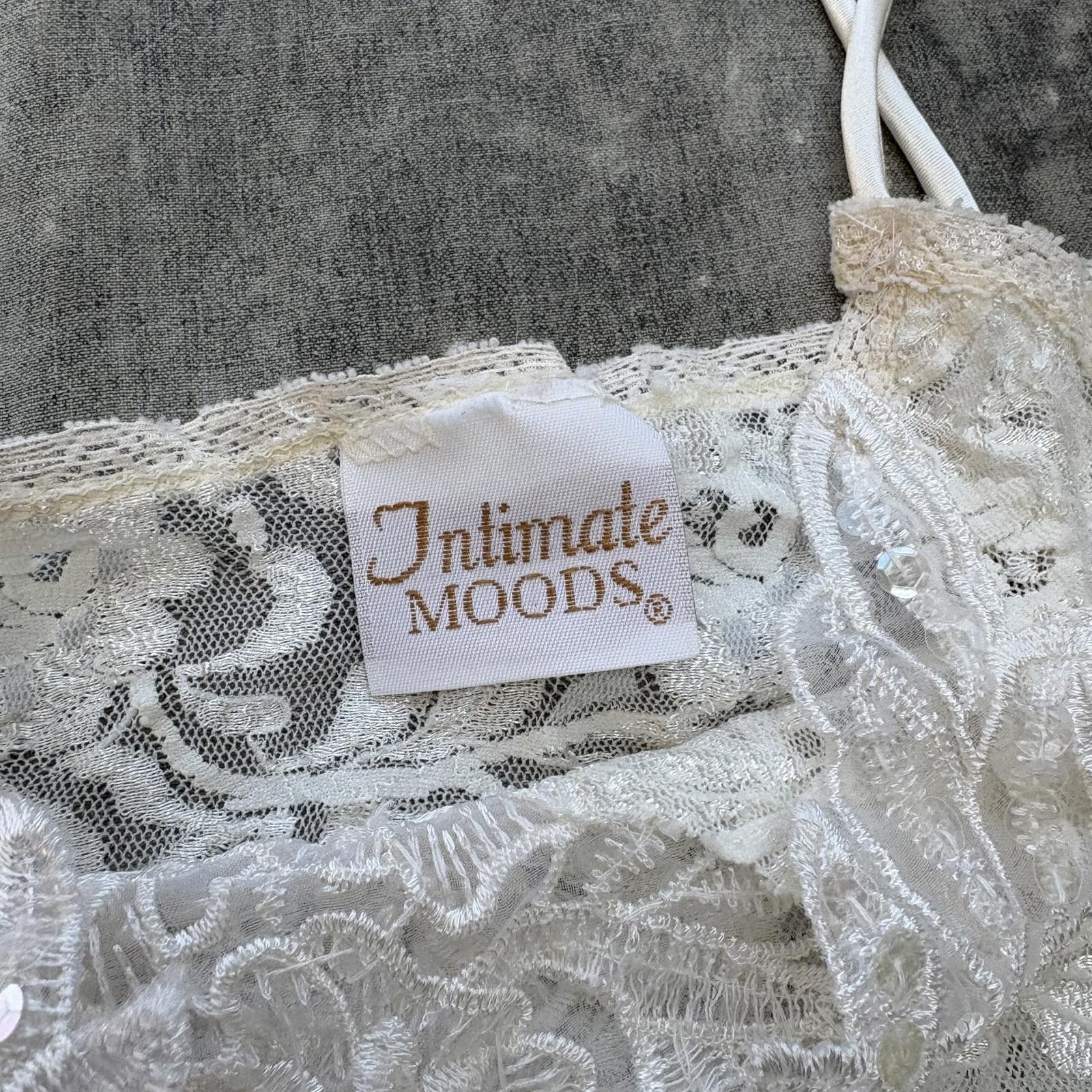 Vintage Vintage 80s 90s Beaded Floral Lace Semi-Sheer Camisole Top Size M / US 6-8 / IT 42-44 - 4 Thumbnail