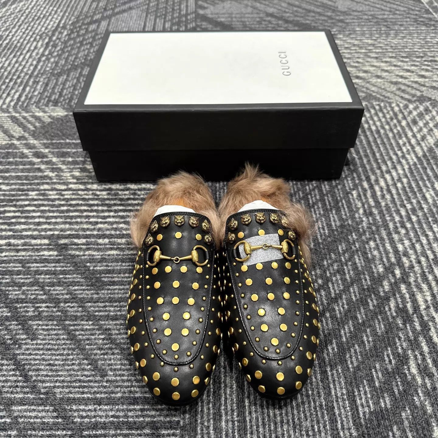 Gucci Gucci Studded Fur Slides 37.5 Size US 7 / IT 37 - 2 Thumbnail