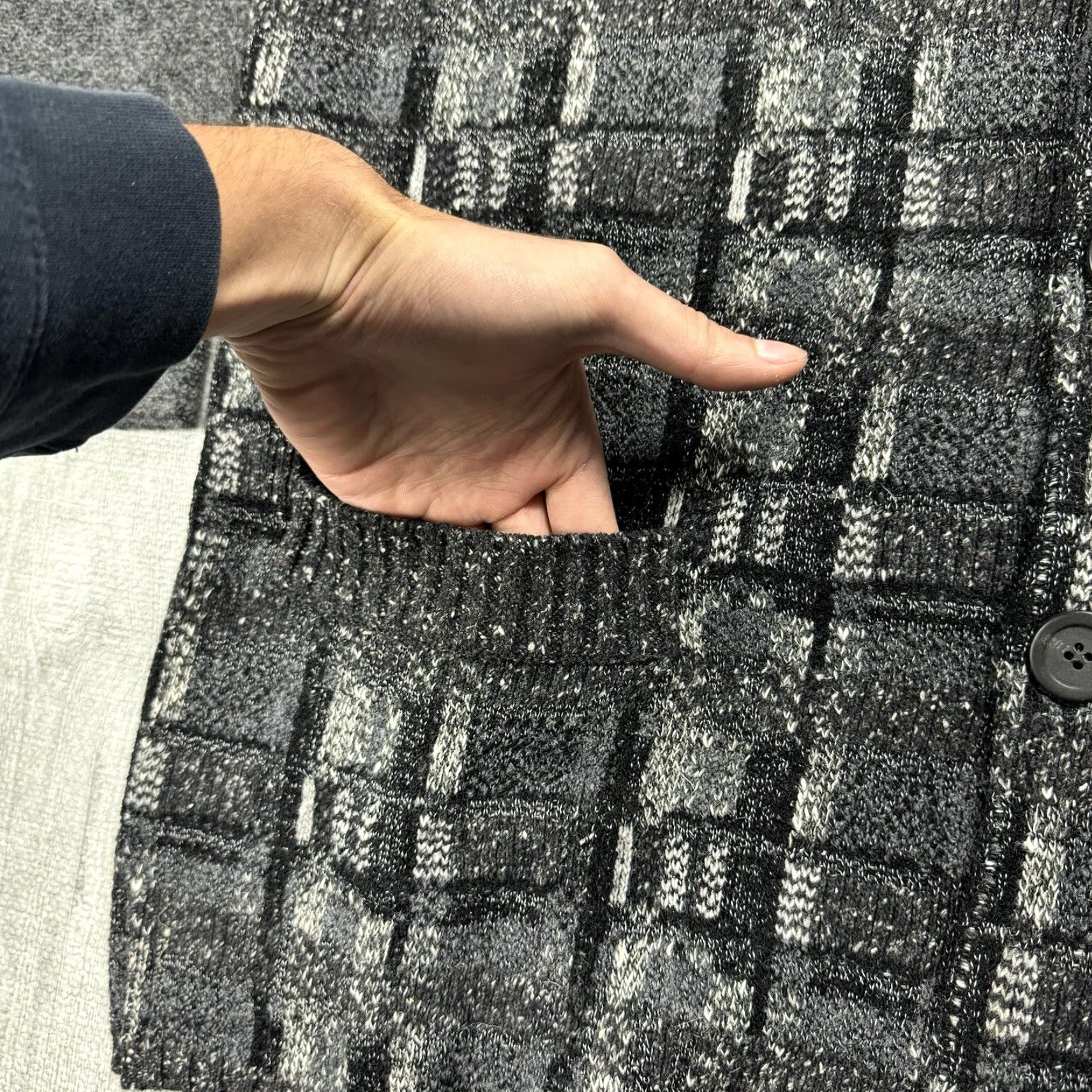 Vintage VINTAGE Gabriella Frattini Italy Suede Silk Knit Collared Blazer Cardigan Womens M Black/Grey 90s Runway, Leather Wool Blend Size M / US 6-8 / IT 42-44 - 6 Thumbnail