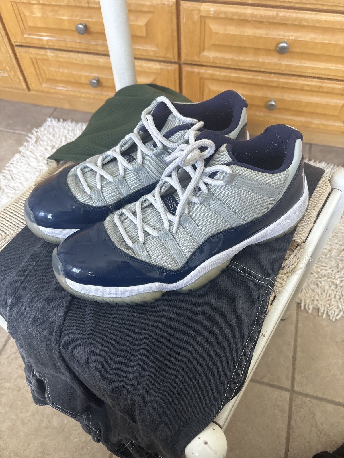 Jordan Brand Jordan 11 “GeorgeTown” Size 11.5 Size US 11.5 / EU 44-45 - 4 Thumbnail