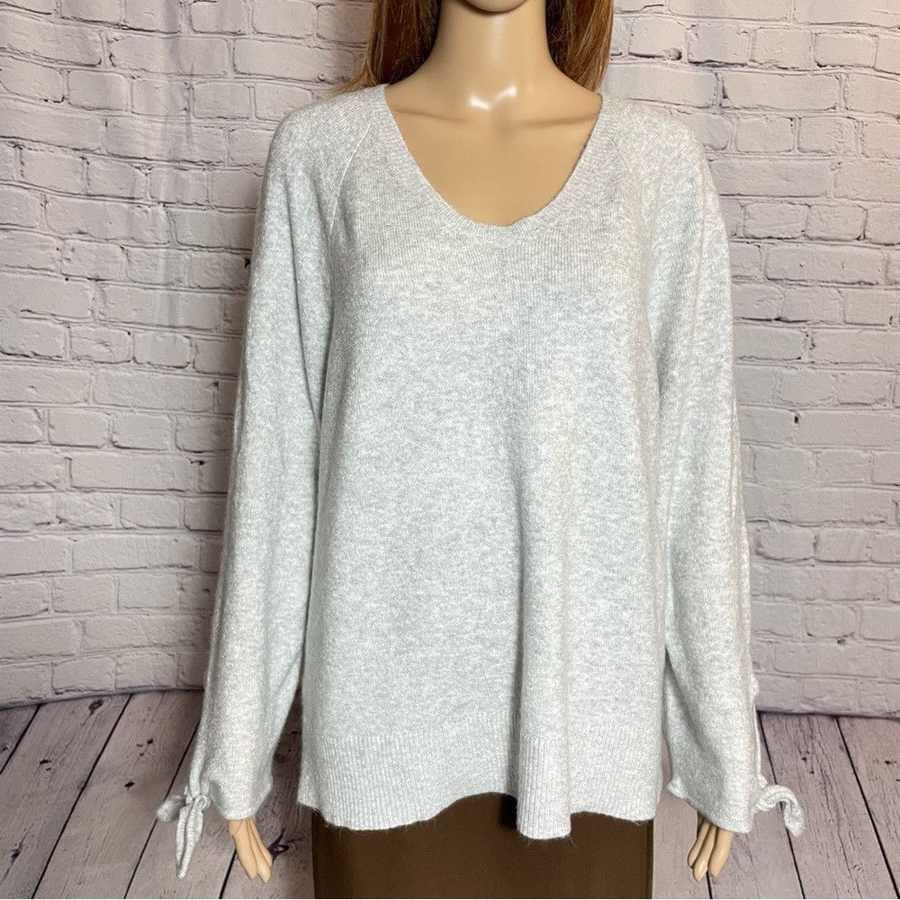 Loft Loft Gray Tie Cuff Long Sleeve V Neck Sweater Size XL Size XL / US 12-14 / IT 48-50 - 2 Thumbnail