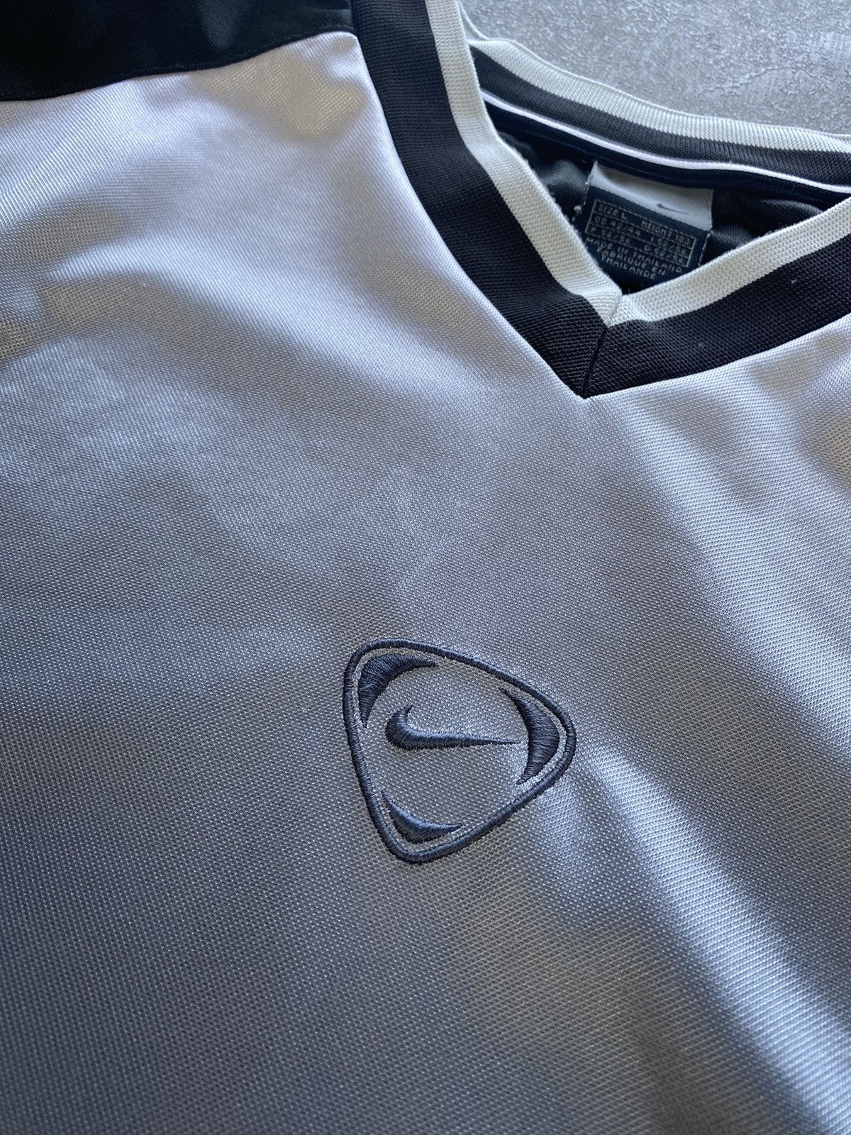 Nike × Vintage 💎Y2K 90s Spell out Centre Swoosh Logo T-shirt M Tee Size US L / EU 52-54 / 3 - 2 Thumbnail
