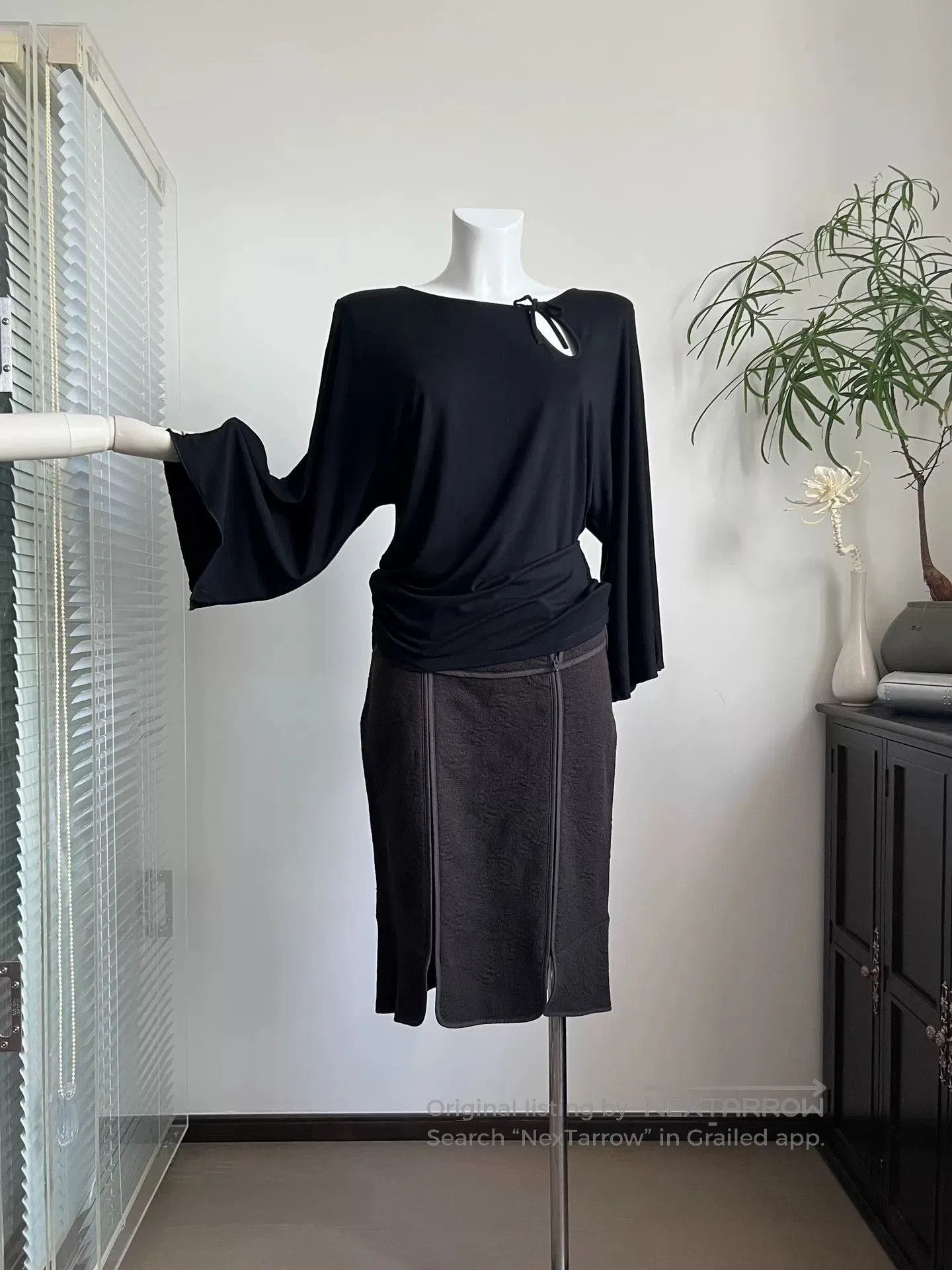 Max Mara Max Mara Black Cutout 3/4 Sleeve Top. Size M / US 6-8 / IT 42-44 - 1 Thumbnail