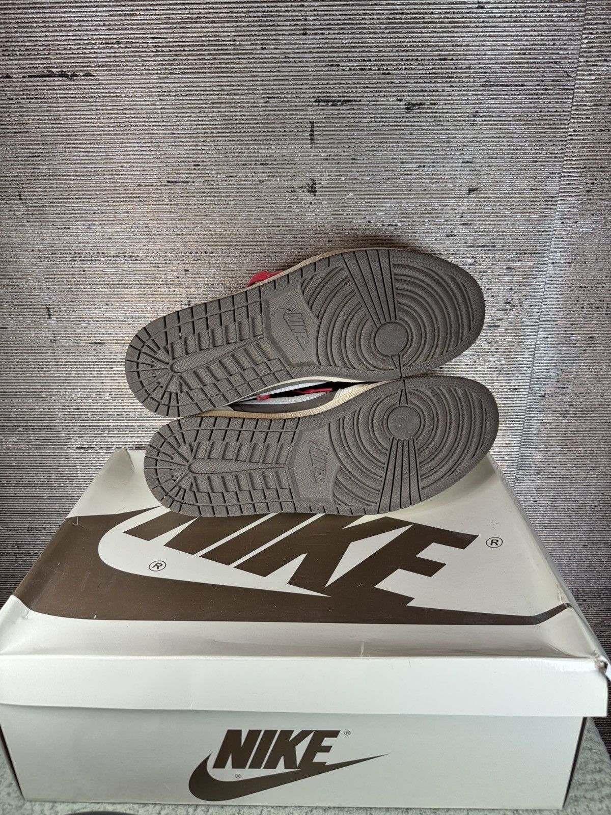 Jordan Brand × Travis Scott Travis Scott x Air Jordan 1 Retro Low OG ‘Reverse Mocha’ Size US 13 / EU 46 - 8 Thumbnail