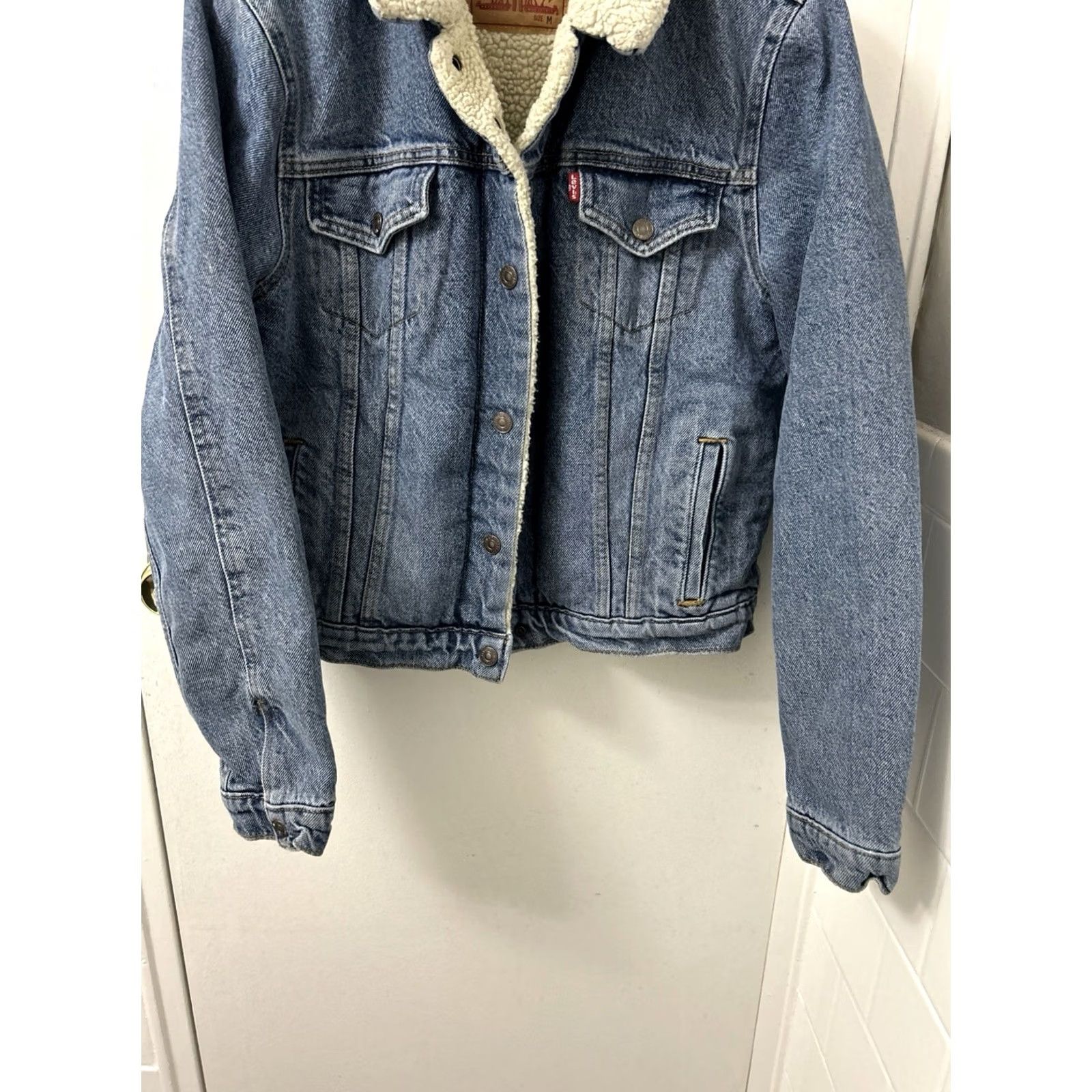 Levi's Levi's Trucker Jacket Womens Medium Blue Sherpa Lined Denim Pockets Button Front 90s Classic Fashion Winter Fall Spring Jacket Size M / US 6-8 / IT 42-44 - 3 Thumbnail