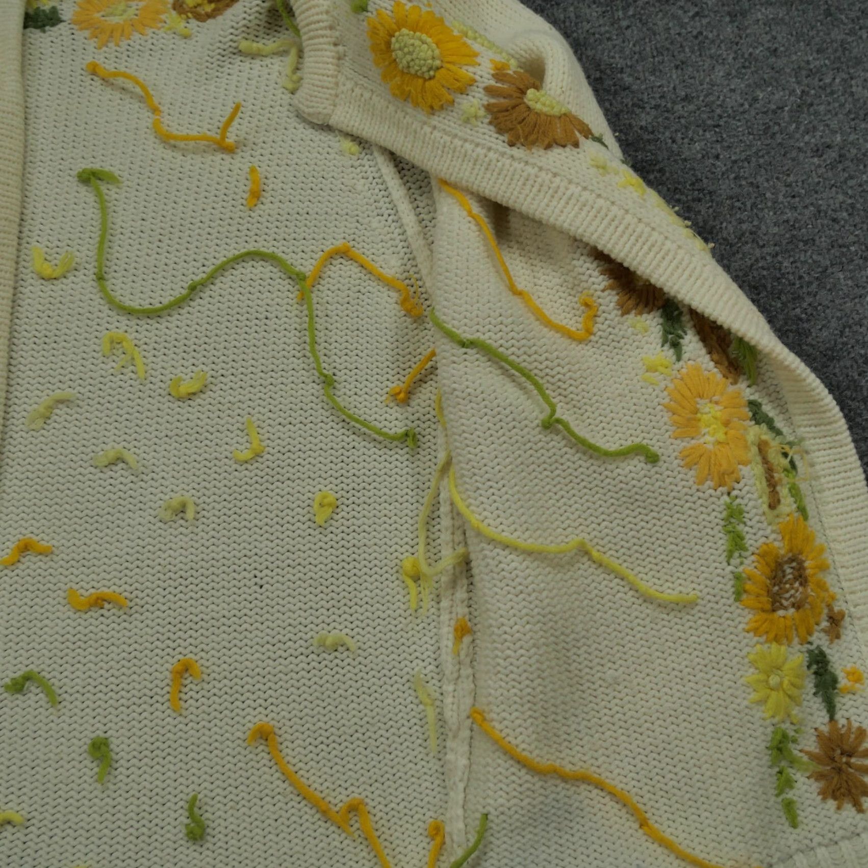 Vintage VINTAGE Flower Cardigan Sweater Womens L Beige Crew Neck Long Sleeve Knit Size L / US 10 / IT 46 - 6 Thumbnail