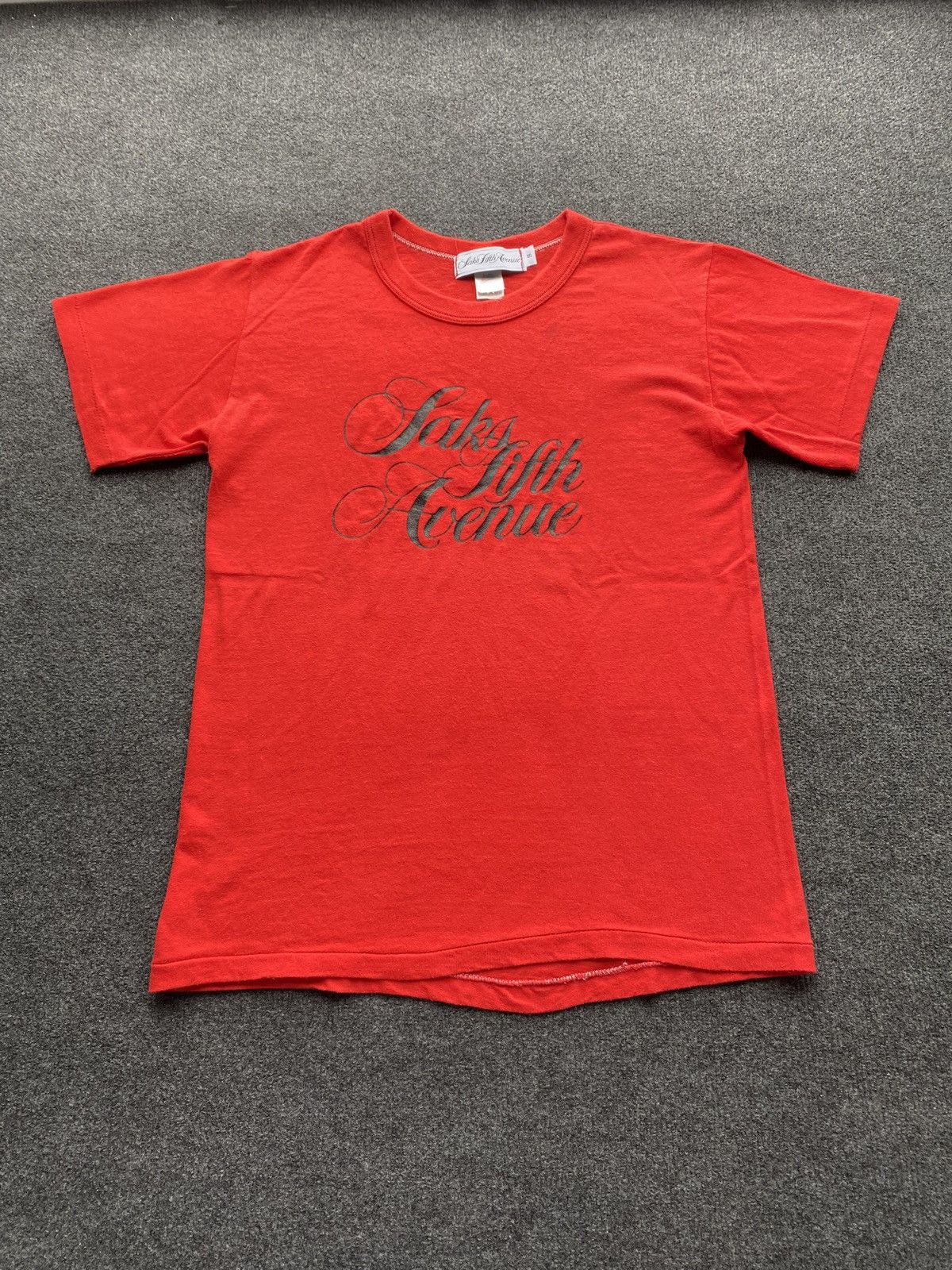Saks Fifth Avenue 🔥Rare 90s Saks Fifth Avenue Red Tee Mens s USA Made unique Size US S / EU 44-46 / 1 - 1 Thumbnail