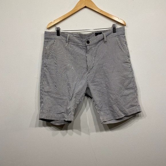 AG Adriano Goldschmied AG Jeans The Wanderer Modern Short in Blue and White Stripe Size US 36 / EU 52 - 1 Thumbnail