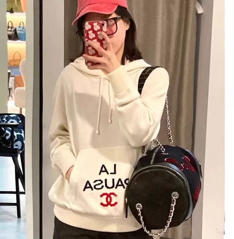 Chanel Chanel Cruise Series Beige Letter Inlaid Cashmere Hooded D Size L / US 10 / IT 46 - 8 Thumbnail