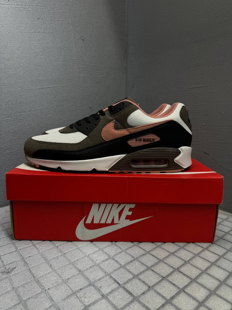 Nike Nike Air Max 90 Essential Size US 12.5 / EU 45-46 - 4 Thumbnail
