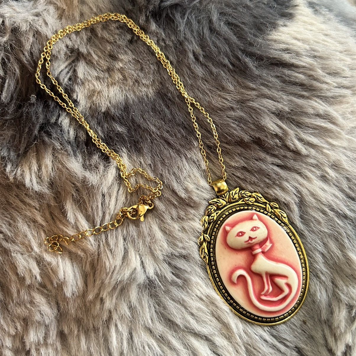 Handmade Handcrafted rose sitting pretty kitty cat cameo necklace Size ONE SIZE - 6 Thumbnail