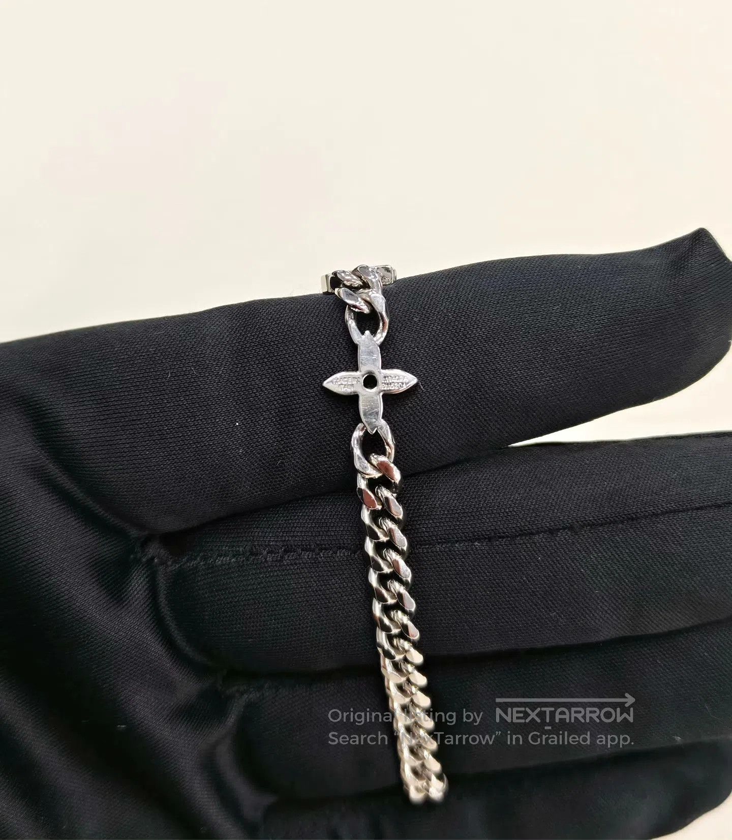 Louis Vuitton Louis Vuitton Silver Openwork Three-flower Bracelet| Size ONE SIZE - 3 Thumbnail