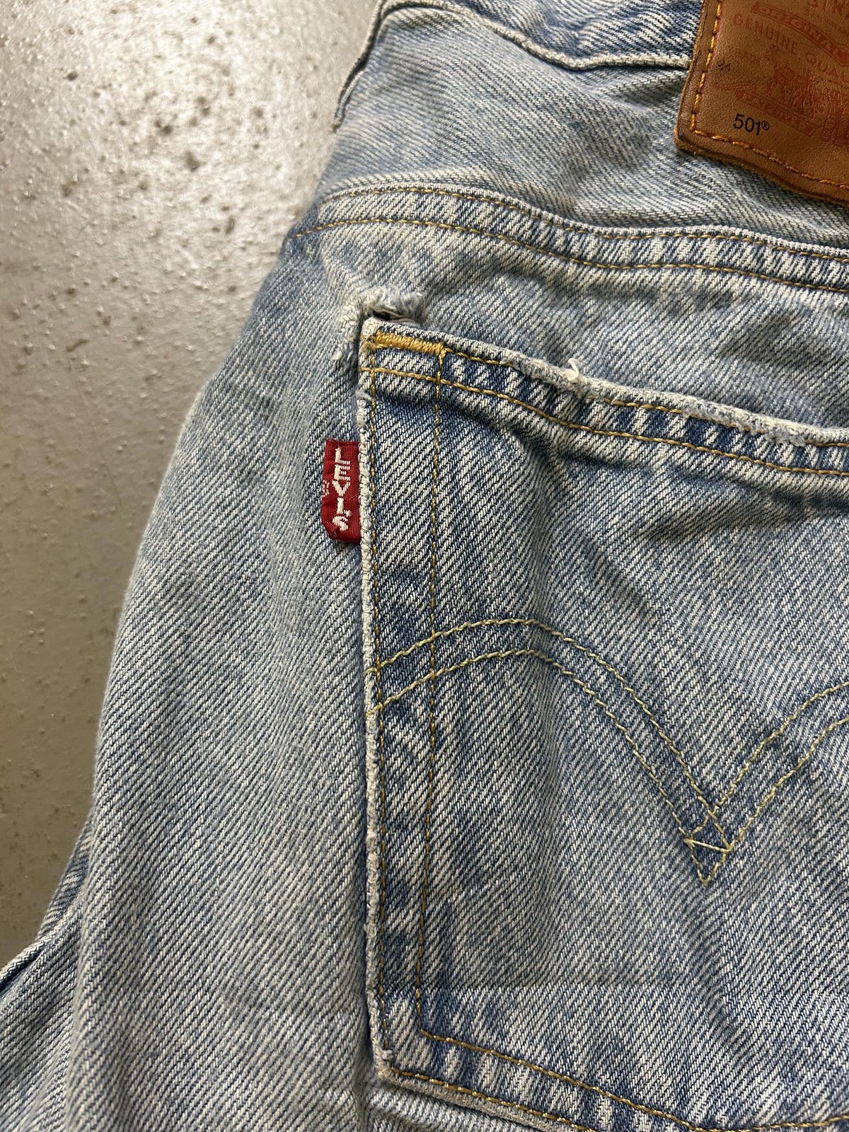 Levi's Levi's 501 Vintage Denim Jeans - Iconic Blue Size US 26 / EU 42 - 4 Thumbnail