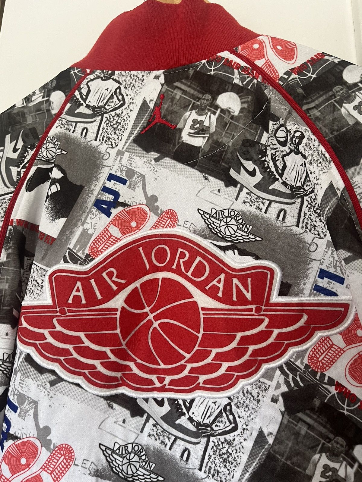 Jordan Brand Vintage Jordan all over print zip jacket Size US L / EU 52-54 / 3 - 5 Thumbnail