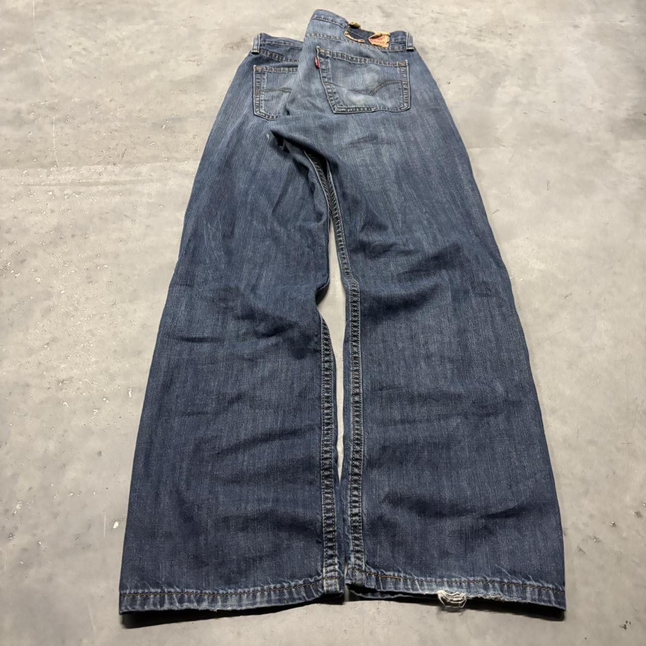 Levi's × Vintage Crazy Vintage Y2K/2000s Grunge Faded Dark Wash Levi’s Distressed Denim Jeans! Size US 32 / EU 48 - 4 Thumbnail