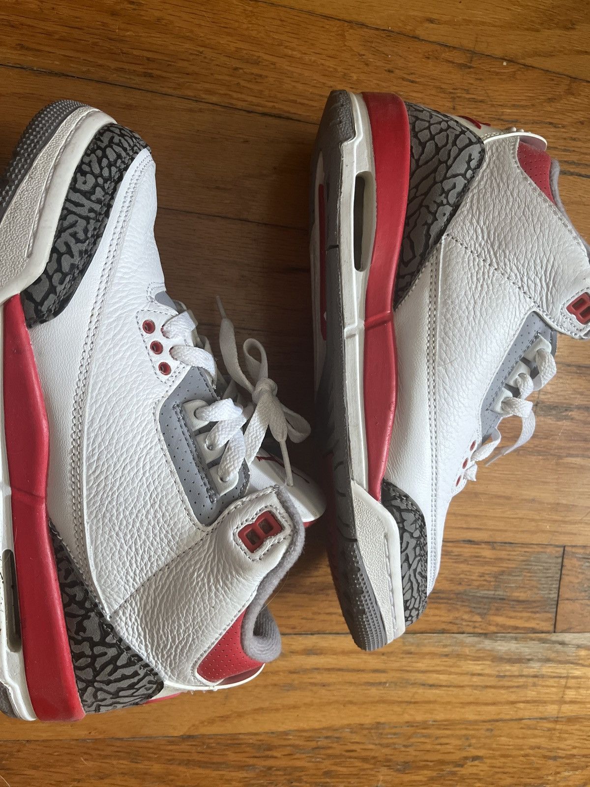 Jordan Brand Jordan 3 Retro Mid Fire Red Size US 7 / EU 40 - 2 Thumbnail
