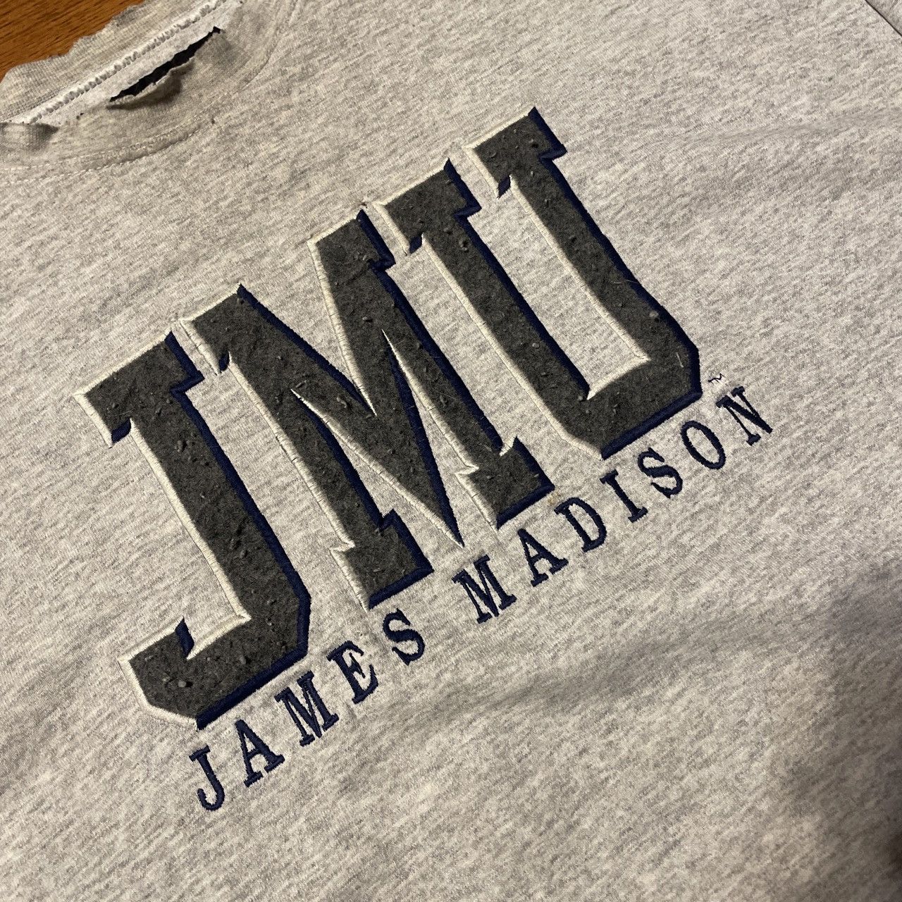 Jansport Vintage Jansport James Madison University Grey Crewneck Size US XXL / EU 58 / 5 - 3 Thumbnail
