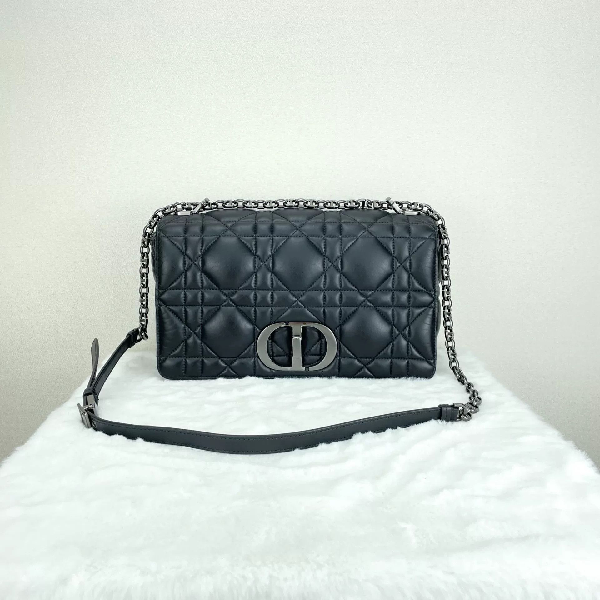 Dior Pre-loved Bag Very good condition Size ONE SIZE - 1 Thumbnail