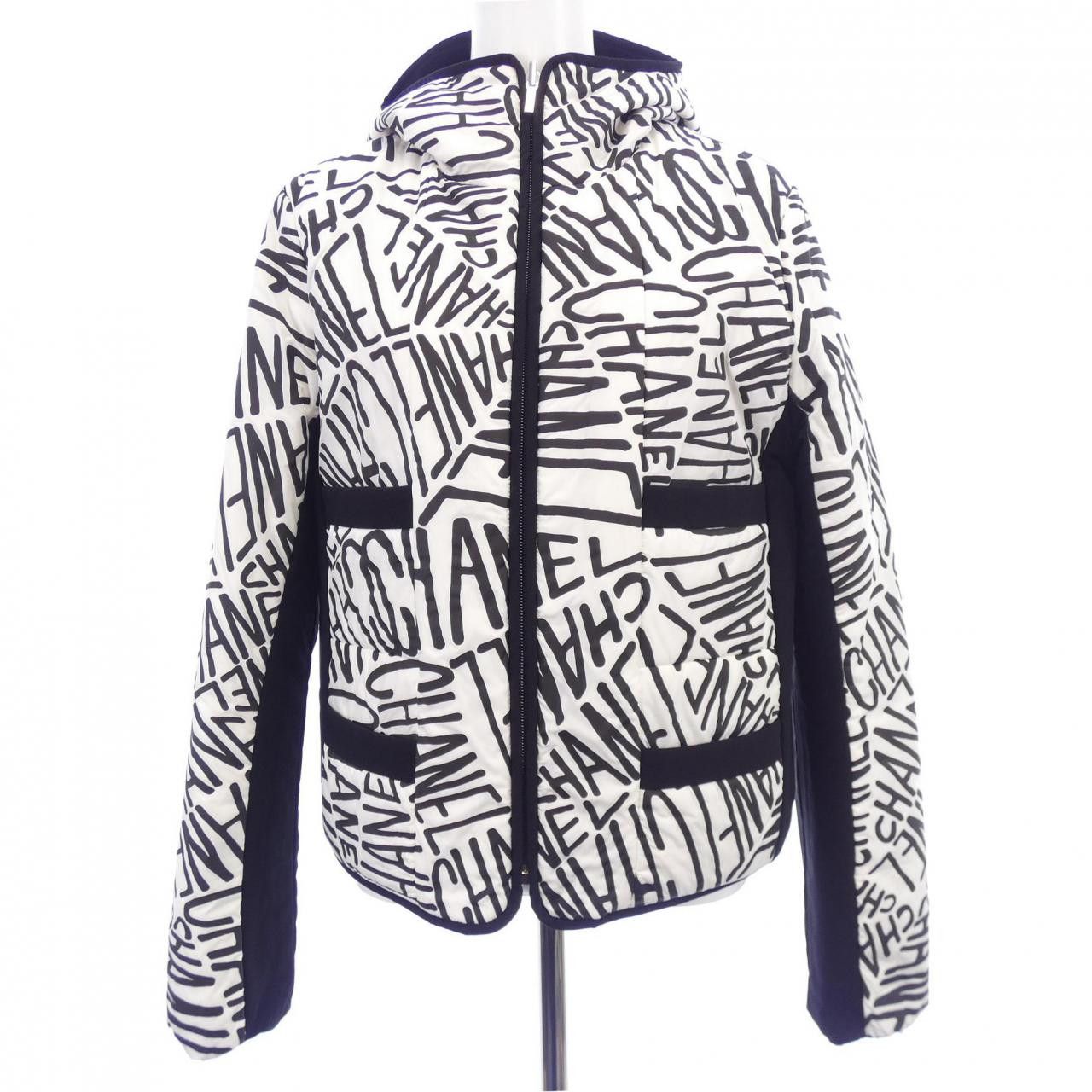Chanel Chanel Chanel Down Jacket Down Jacket Textile Outerwear P70625V62737 DUTY FREE for USA Size ONE SIZE - 1 Thumbnail