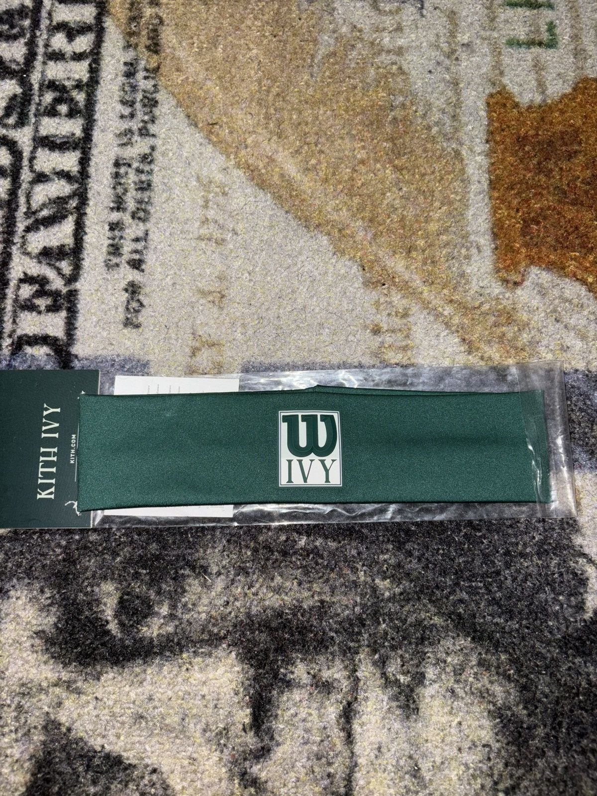 Kith × Wilson Kith Ivy Wilson Logo Wide Headband Size ONE SIZE - 1 Thumbnail