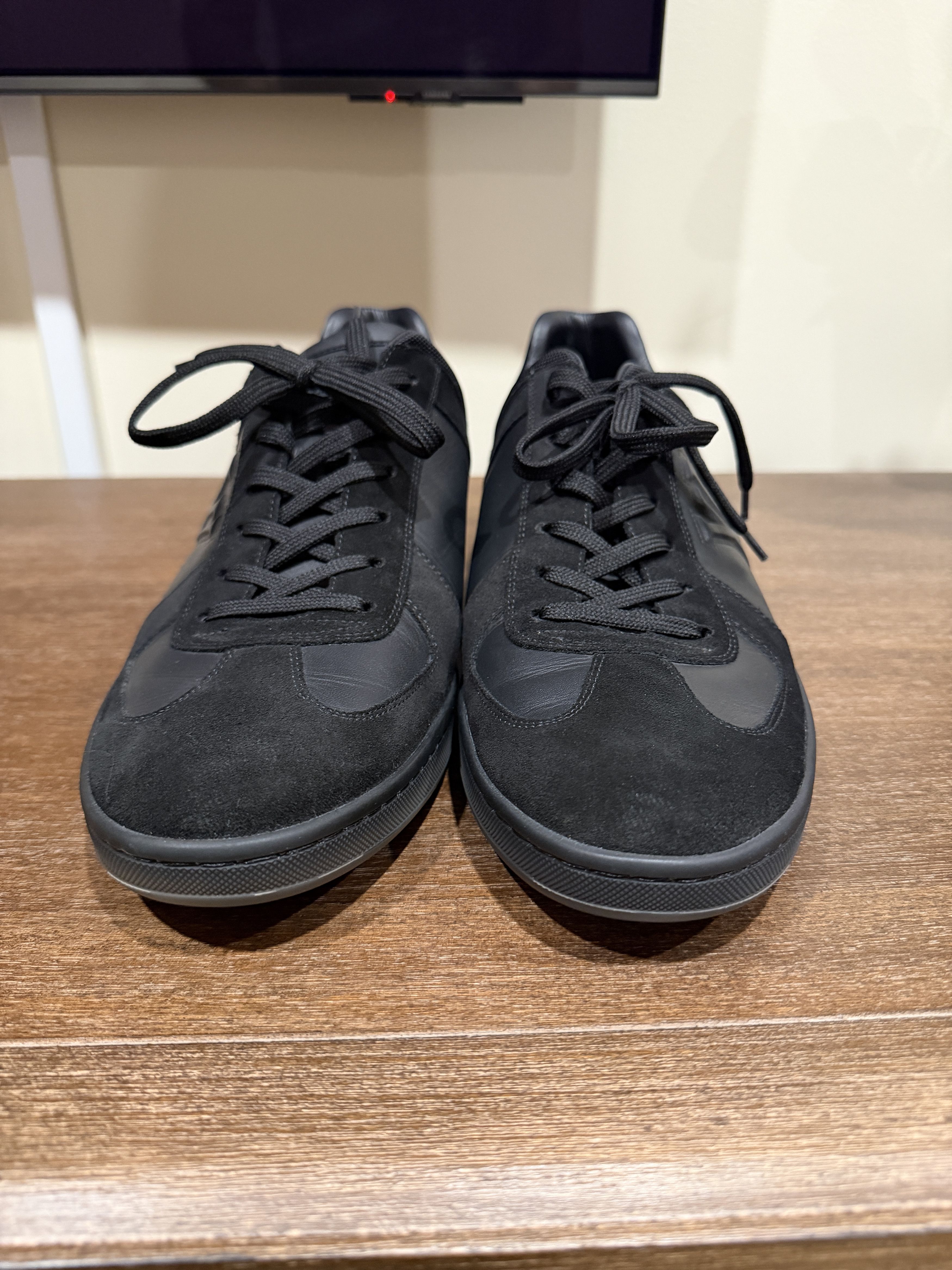 Louis Vuitton Louis Vuitton Low Top Black Sneakers Size Lv 10 Size US 10 / EU 43 - 2 Thumbnail