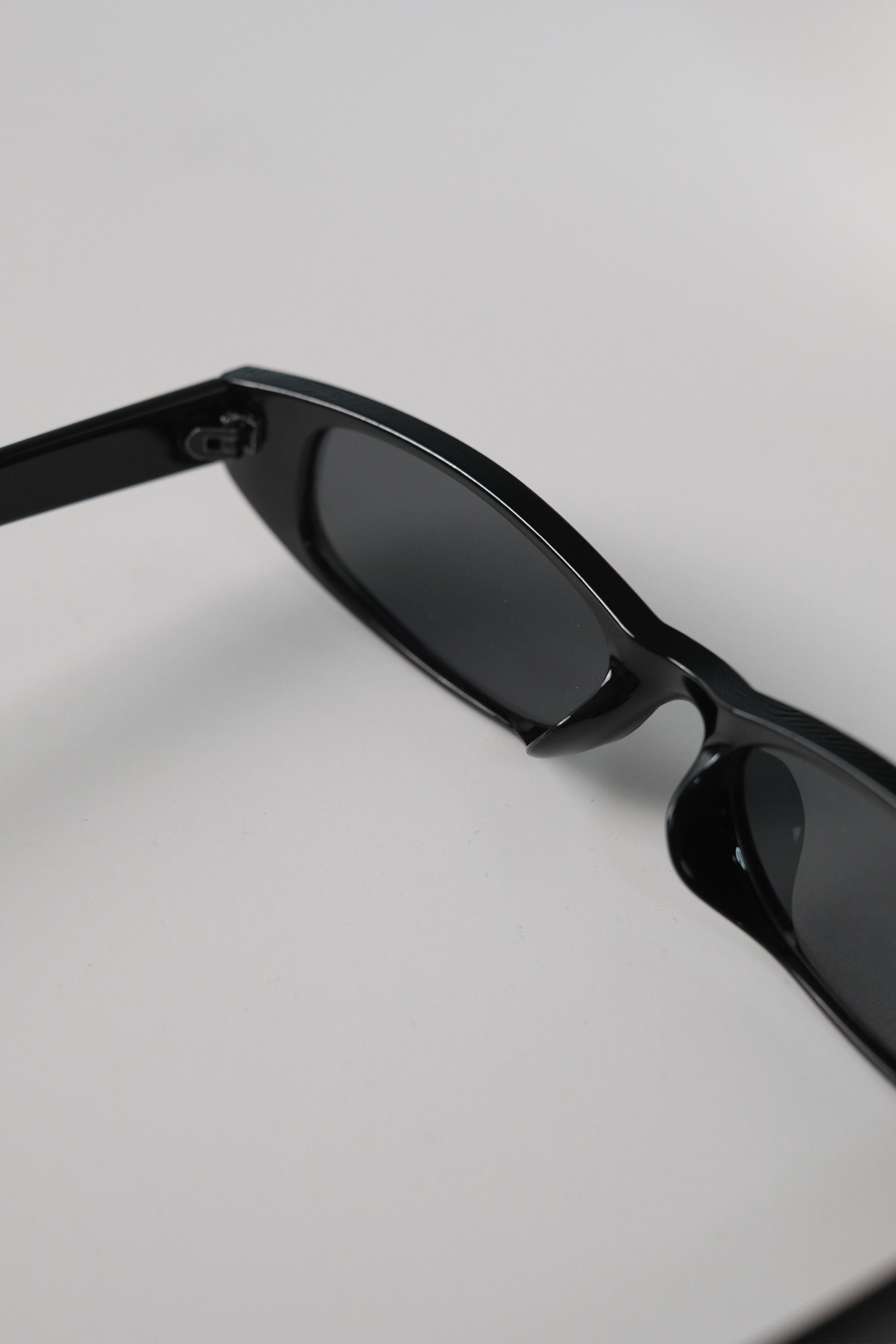 Japanese Brand Y2k Vtg Avant Garde Rectangular Black Sunglasses Unisex OS Size ONE SIZE - 6 Thumbnail