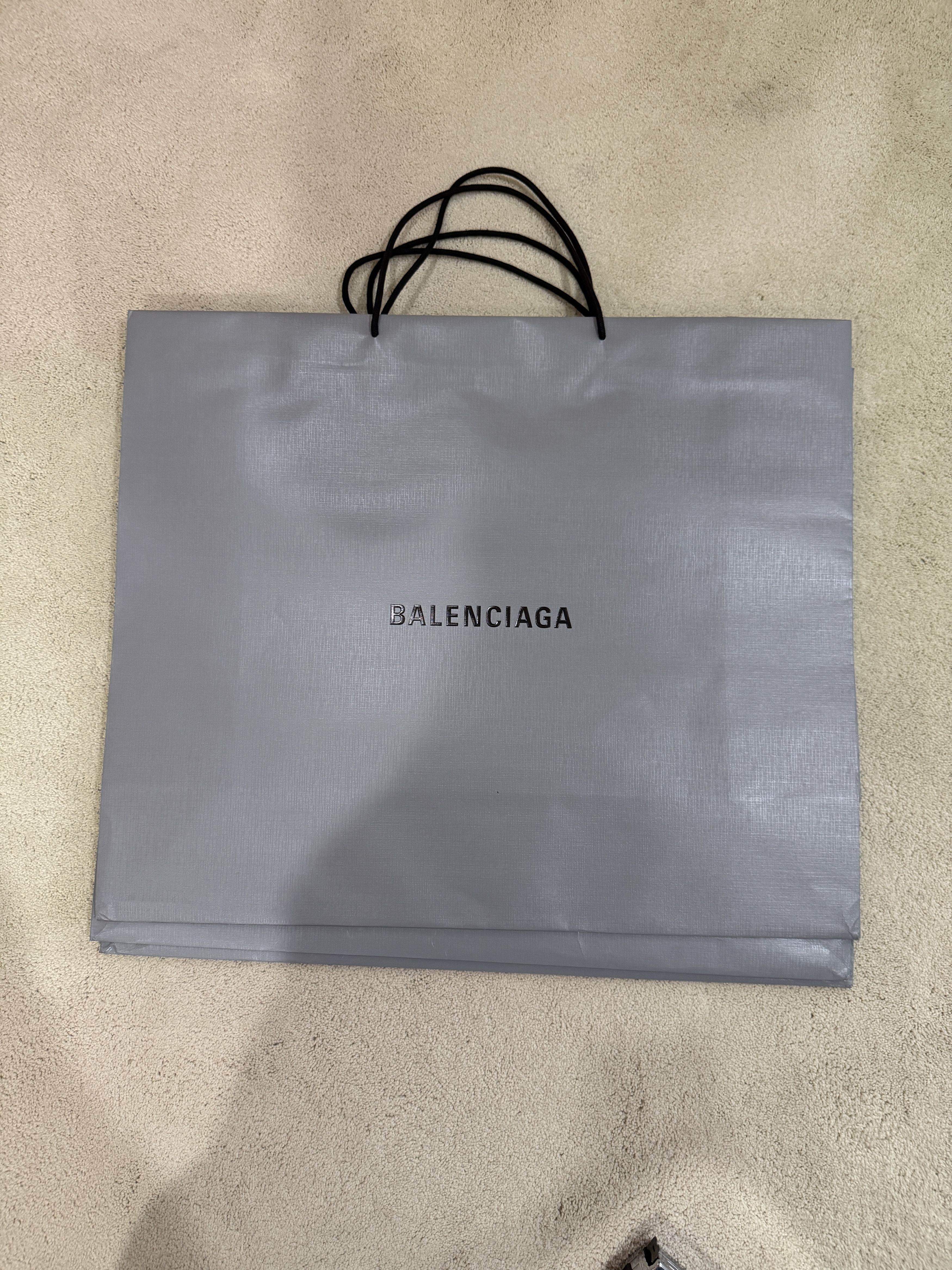 Balenciaga Large New Authentic Balenciaga Grey Gift Paper Shopping Bag Size ONE SIZE - 5 Thumbnail