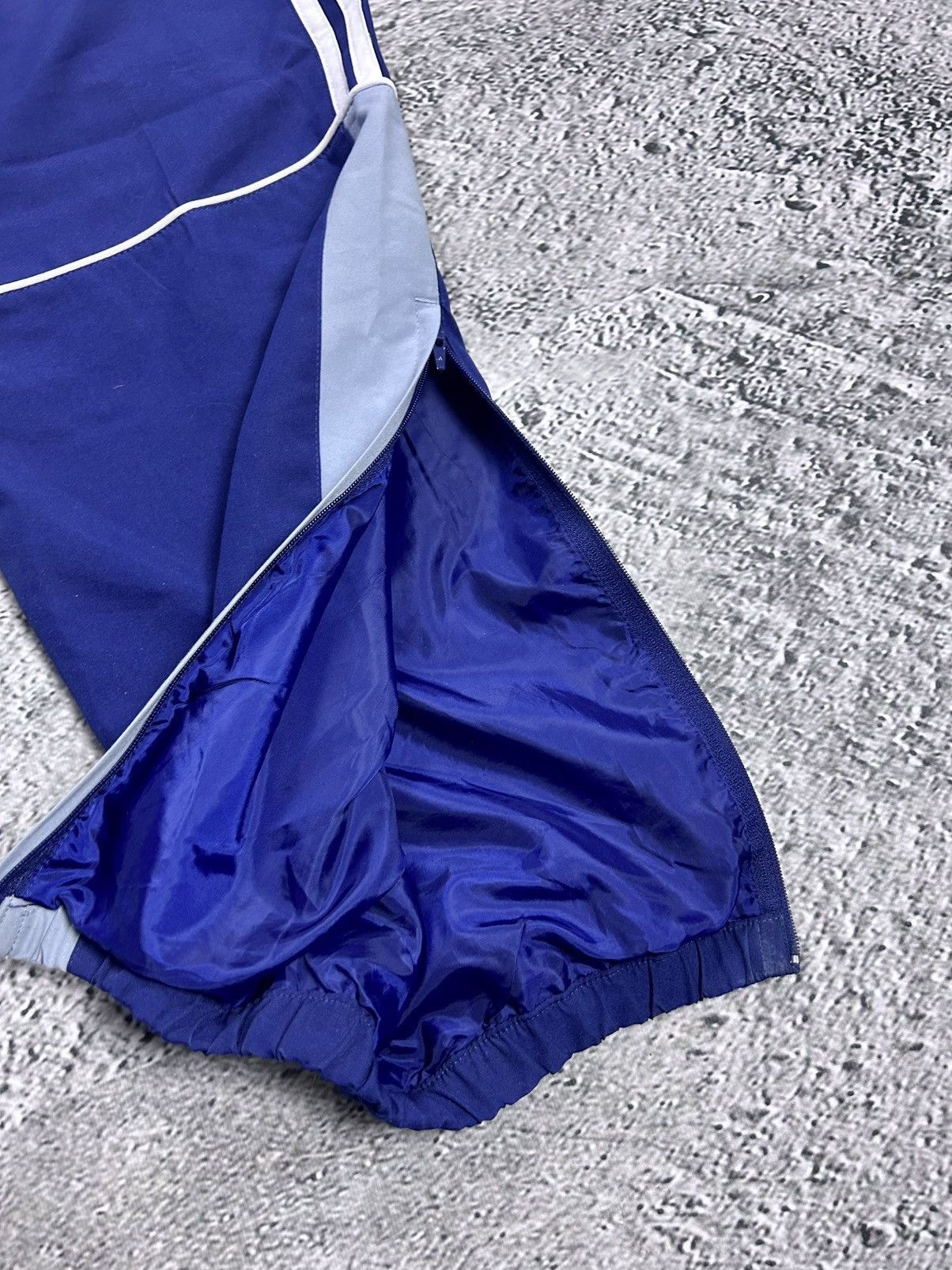 Adidas Adidas vintage navy blue nylon track pants drill Y2K Size US 32 / EU 48 - 5 Thumbnail