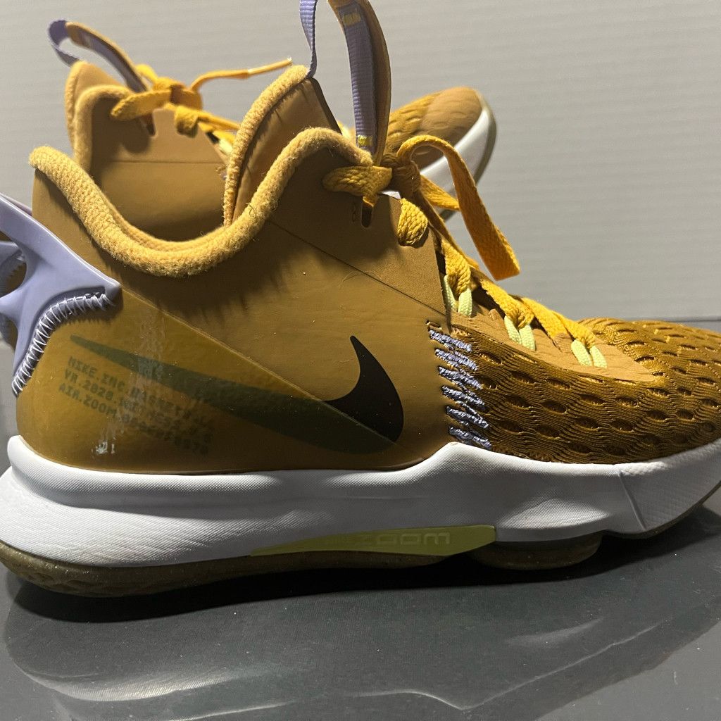 Nike Nike LeBron witness 5 Size US 5 / EU 37 - 7 Thumbnail