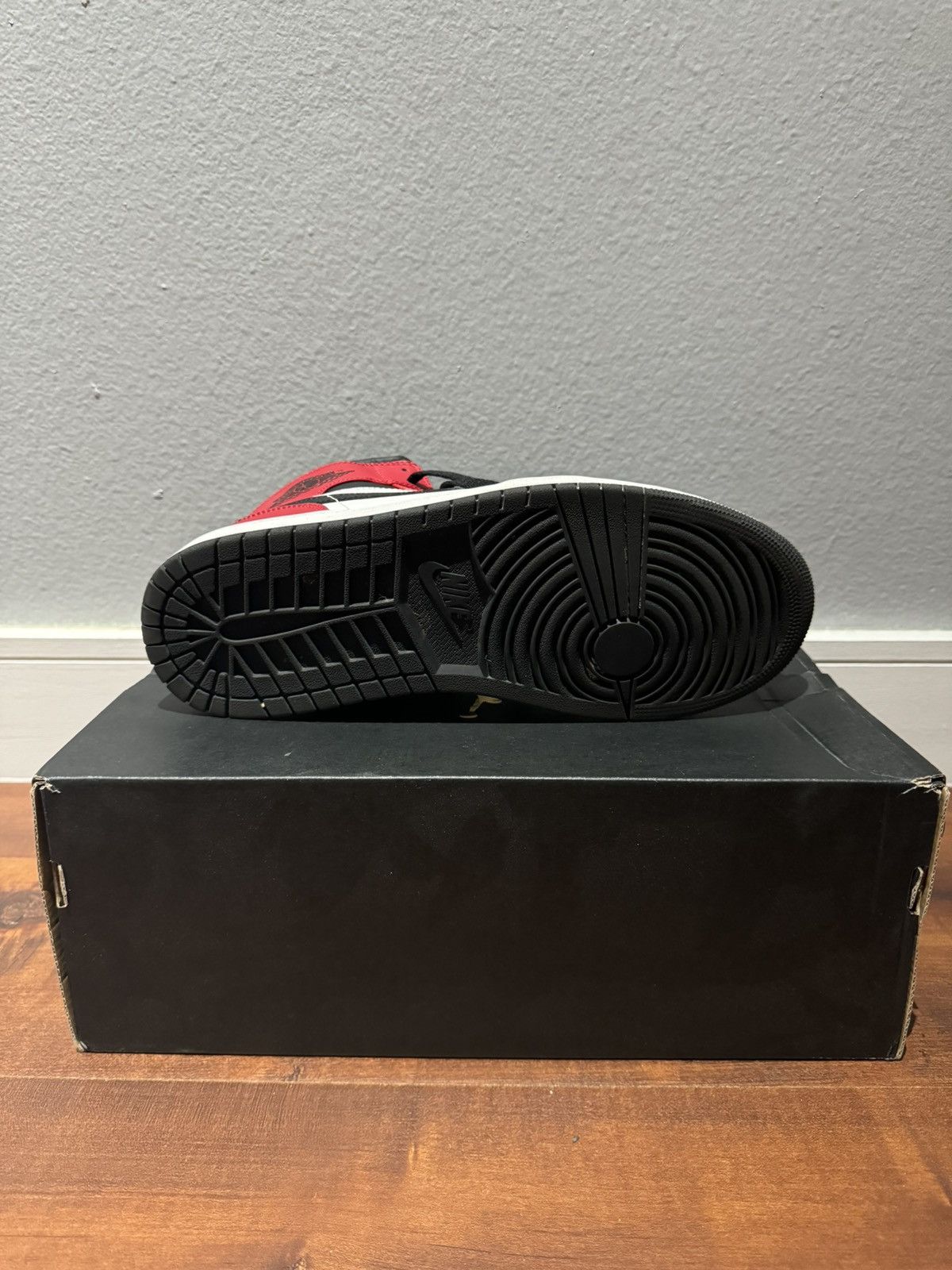 Jordan Brand Jordan 1 Mid Chicago Toe Size US 10.5 / EU 43-44 - 4 Thumbnail