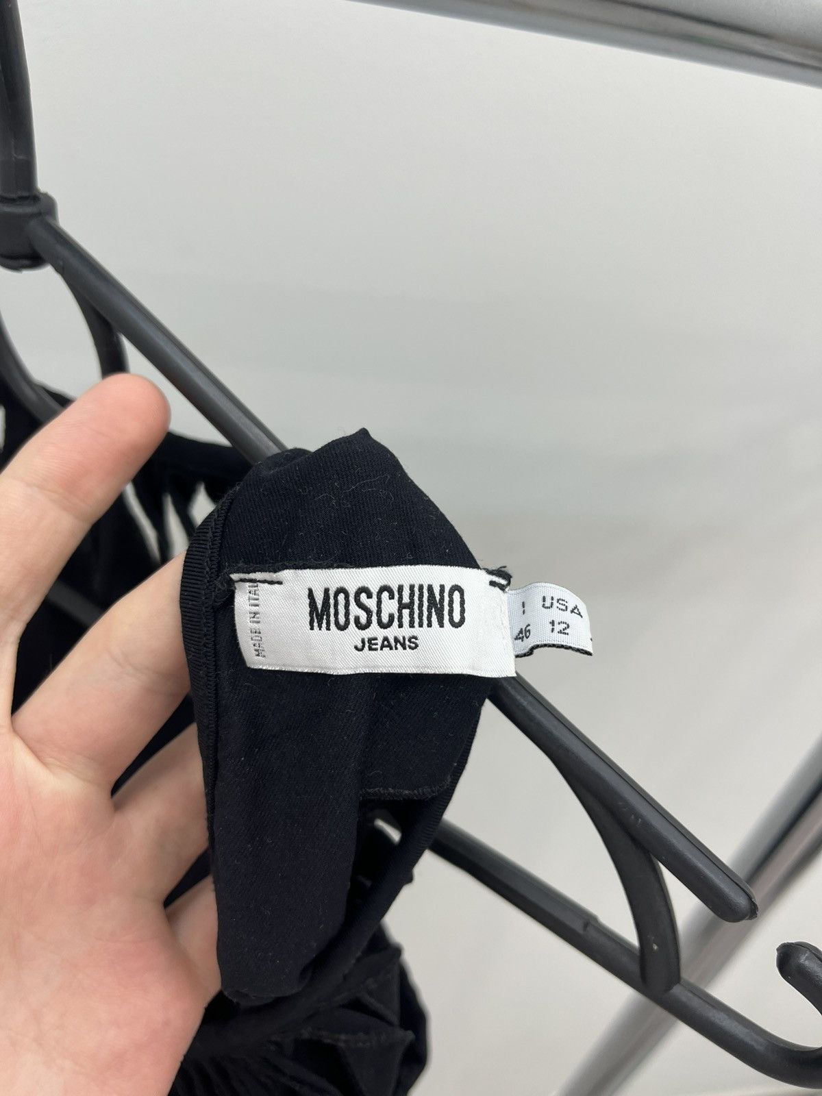 Moschino Vintage Moschino Front Logo Embroidered Tank T-shirt Tee Size L / US 10 / IT 46 - 5 Thumbnail