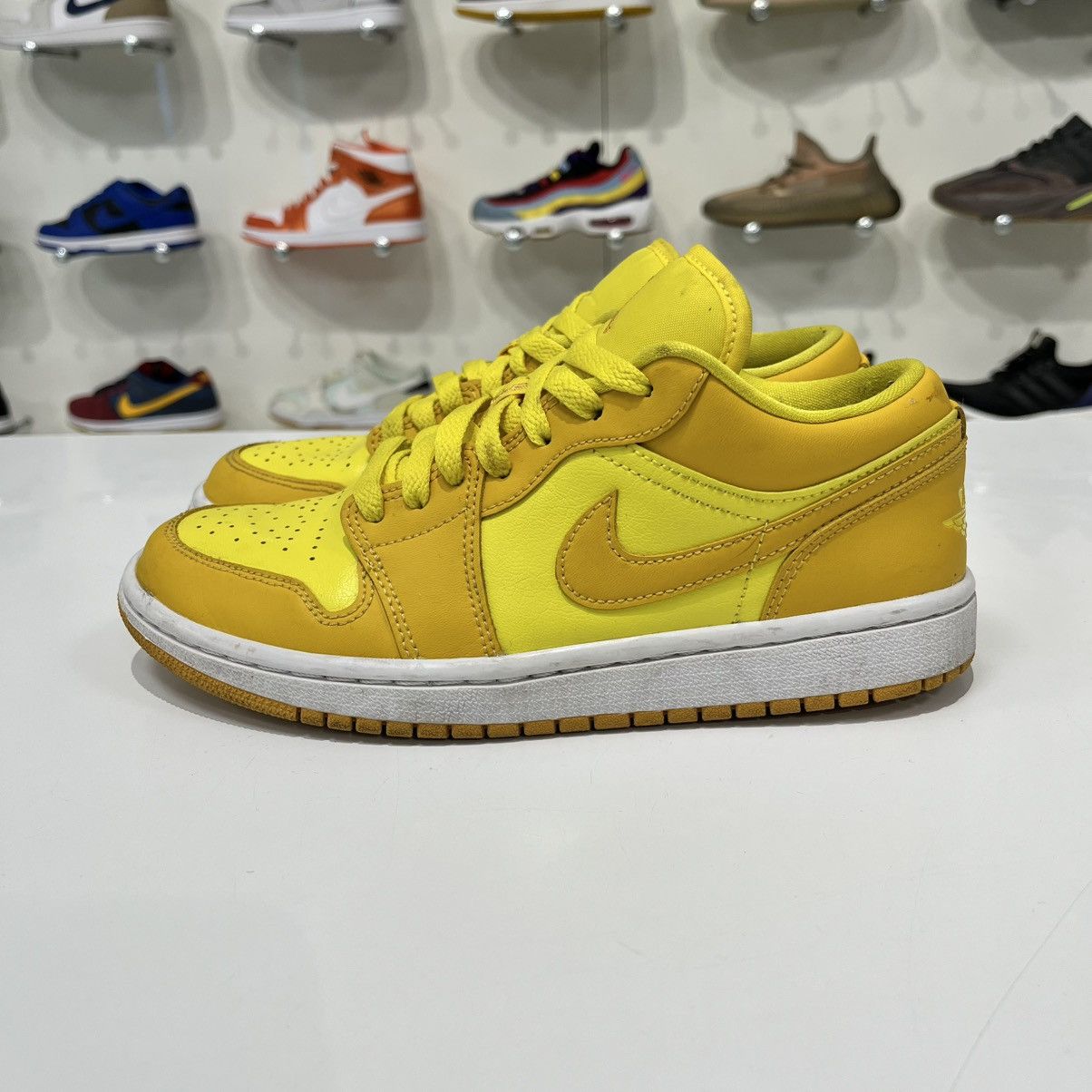 Nike Air Jordan 1 Low Yellow Strike (W) Size US 7 / IT 37 - 3 Thumbnail