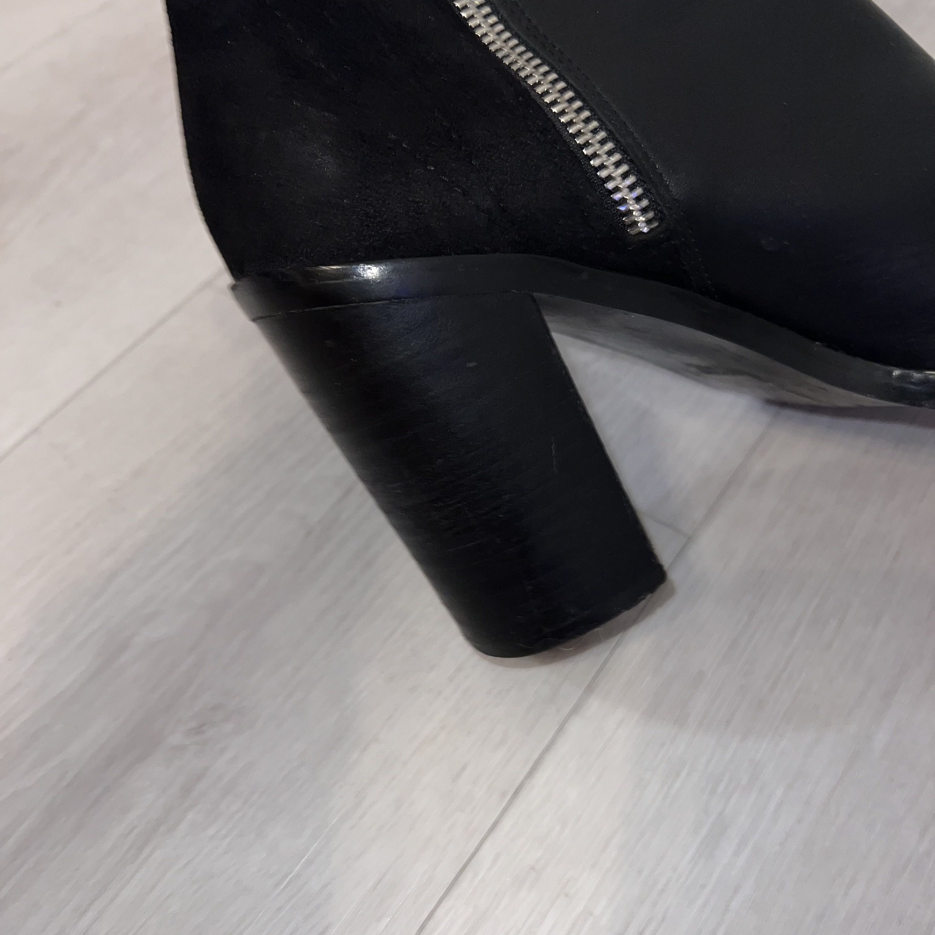 Aldo Aldo Loviren Black Studded Suede and Leather Ankle Boots 7.5 Size US 7.5 / IT 37.5 - 10 Thumbnail