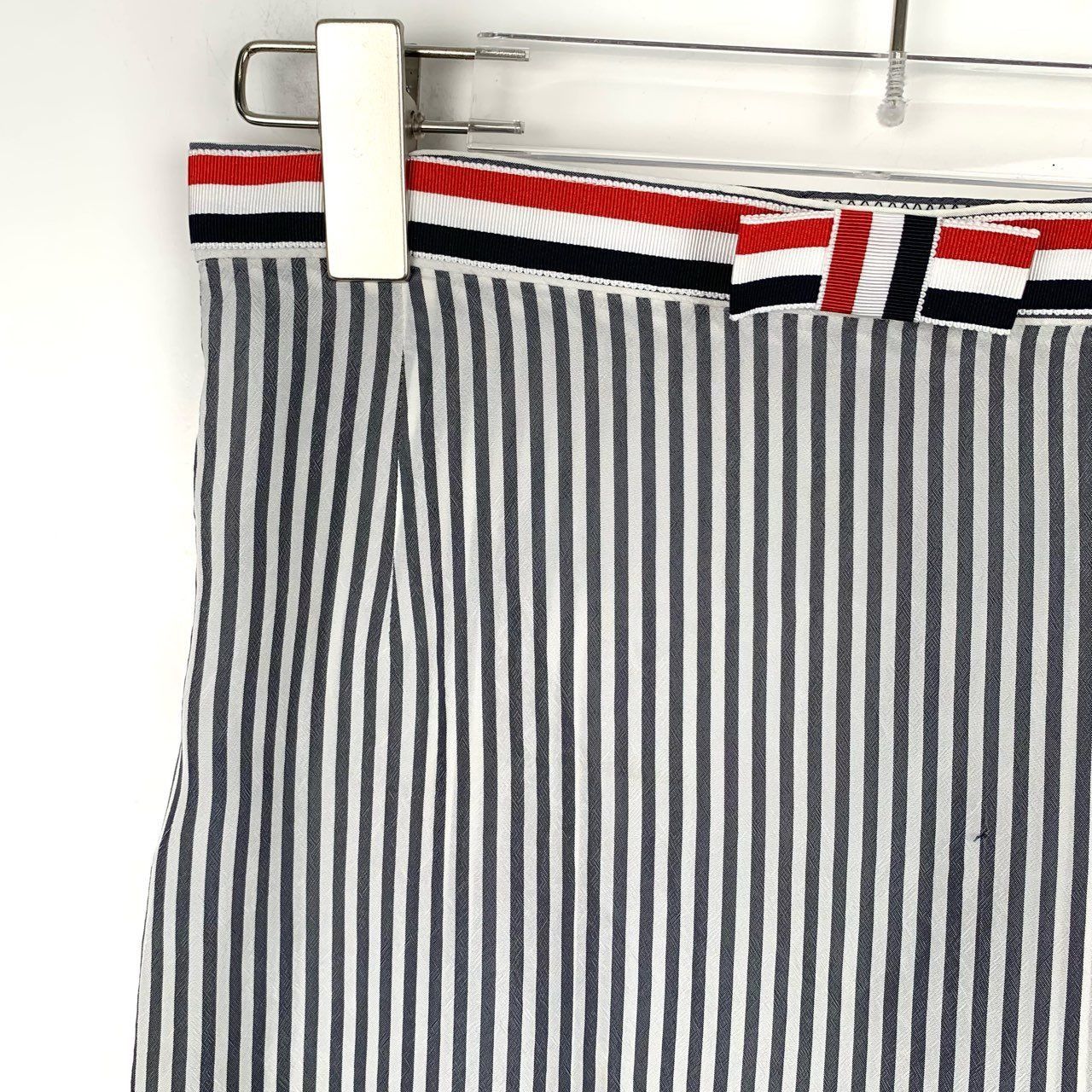 Thom Browne Thom Browne Gray and White Striped Bow-Detail Skirt (Size 38 Size 38" / US 16 / IT 52 - 6 Thumbnail