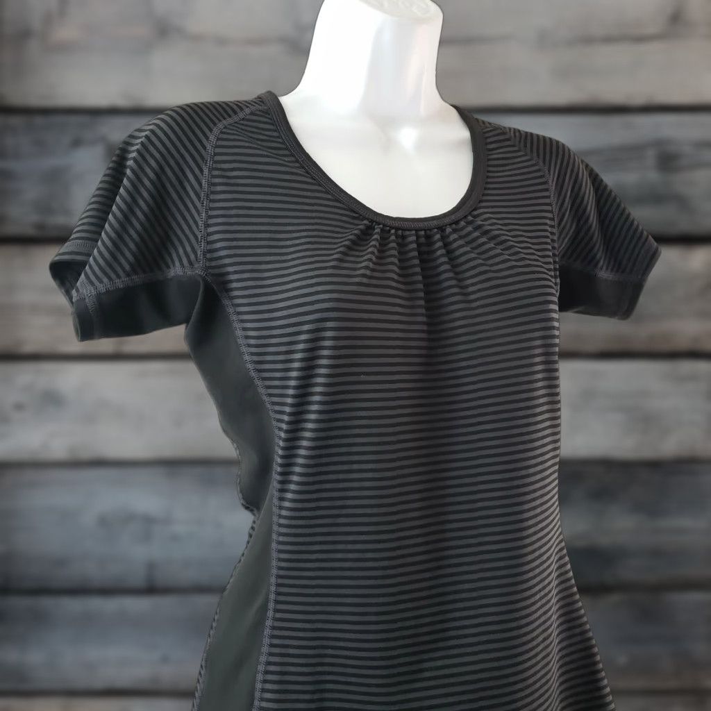 The North Face The North Face Womens Top XS Black Gray Stripes Short Sleeve Shirt Front Pullover Activewear T-Shirt Womens XS Black Striped Short Sleeve Top Size XS / US 0-2 / IT 36-38 - 1 Thumbnail