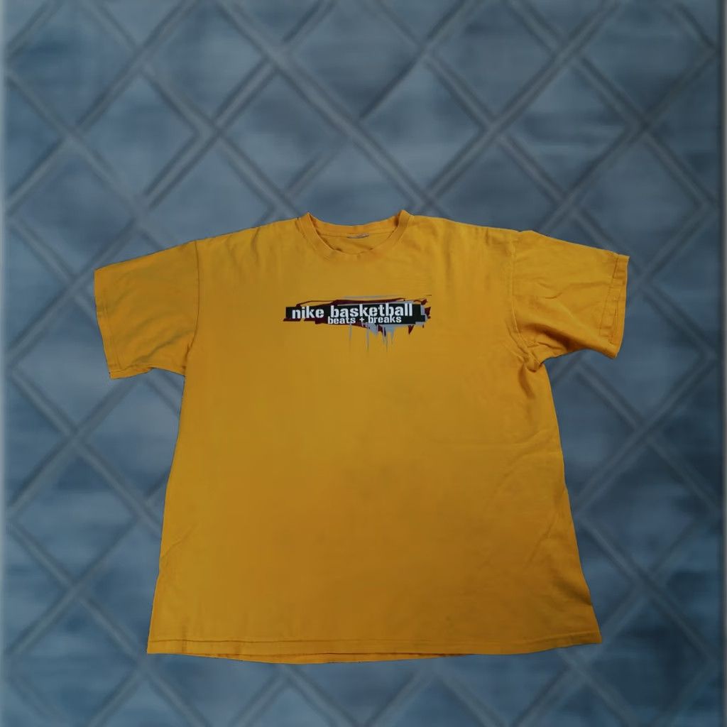 Nike VINTAGE Nike Basketball T Shirt XL Mens Yellow Short Sleeve Graphic Y2K Size US XL / EU 56 / 4 - 1 Thumbnail