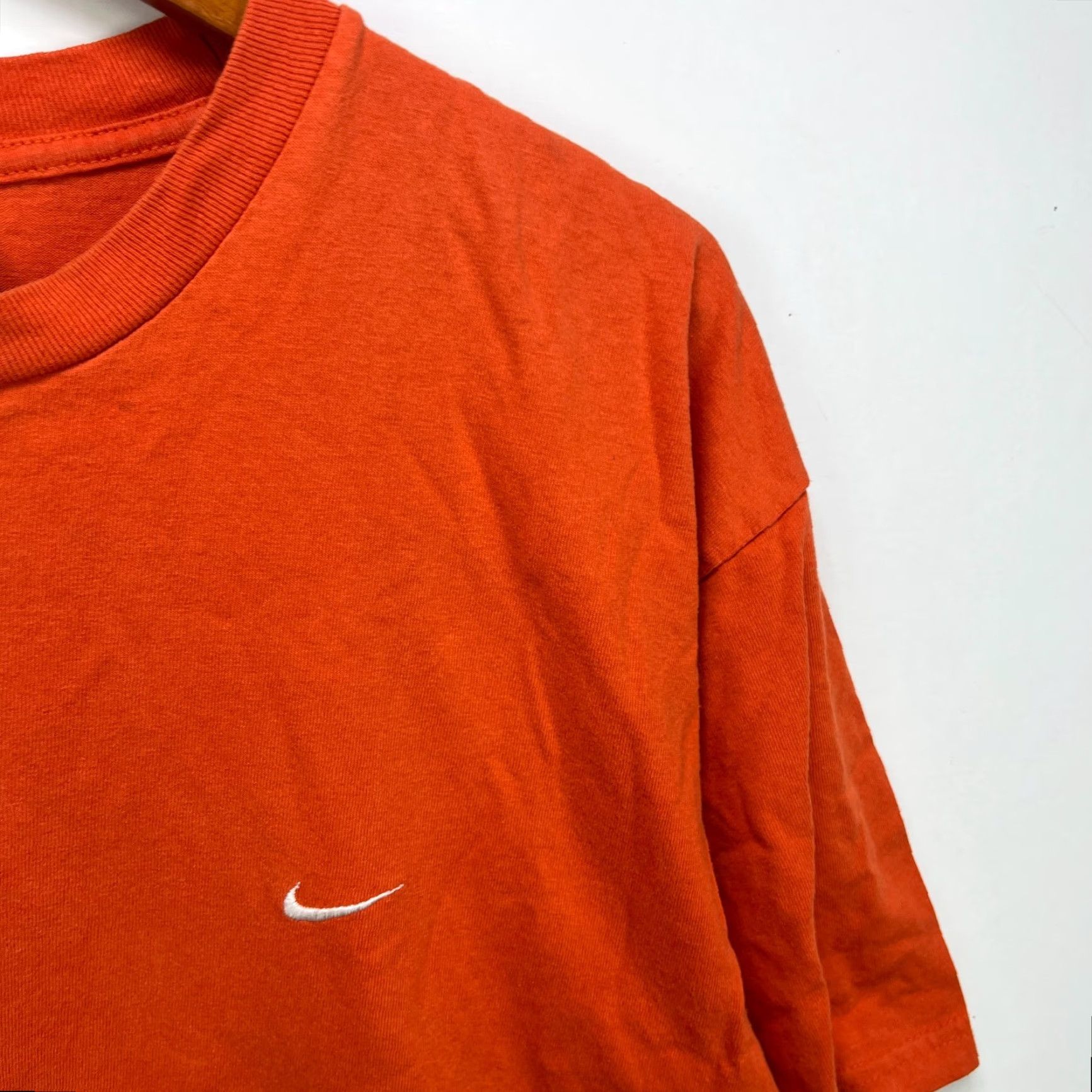 Nike VINTAGE Nike Swoosh Mini Embroidered Y2K T-Shirt Orange Large Size US L / EU 52-54 / 3 - 3 Thumbnail