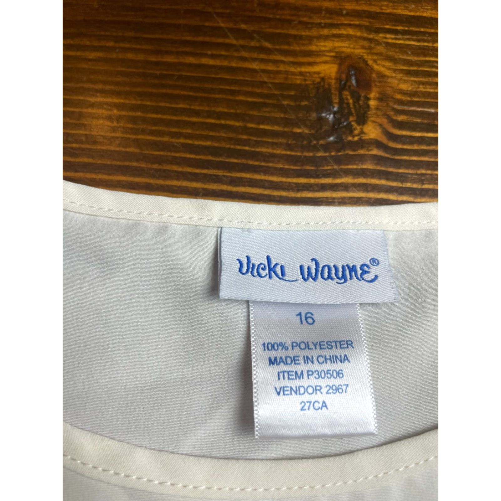 Vintage Vicki Wayne Shirt Womens 16 Cream Cropped T-Shirt Size XXL / US 16-18 / IT 52-54 - 5 Thumbnail
