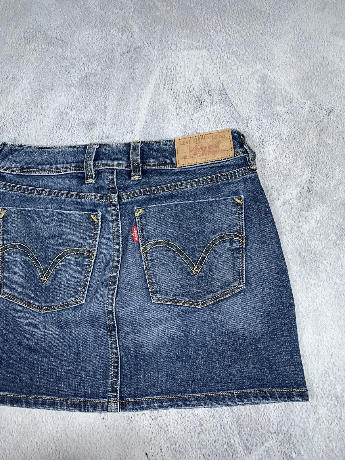 Levi's Vintage Clothing Vintage Y2K Levi’s denim mini skirt streetwear size 26 Size 26" / US 2 / IT 38 - 3 Thumbnail