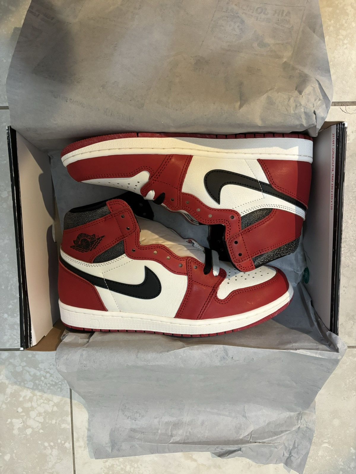 Jordan Brand new Air Jordan 1 Retro High OG Chicago Lost and Found shoes Size US 9.5 / EU 42-43 - 1 Thumbnail