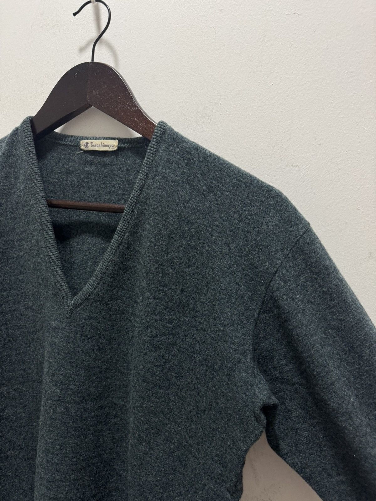 Japanese Brand TAKASHIMAYA VNECK FLEECE SWEATSHIRT Size M / US 6-8 / IT 42-44 - 2 Thumbnail