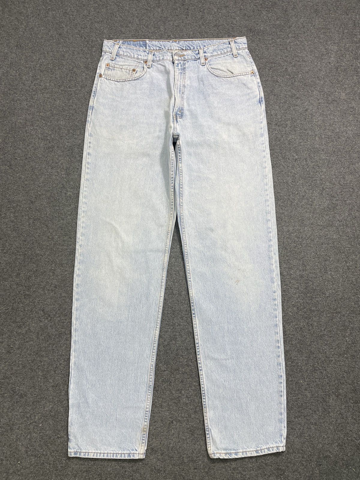 image of 90's Levis 550 Light Wash Jeans in Blue Denim, Men's (Size 35)