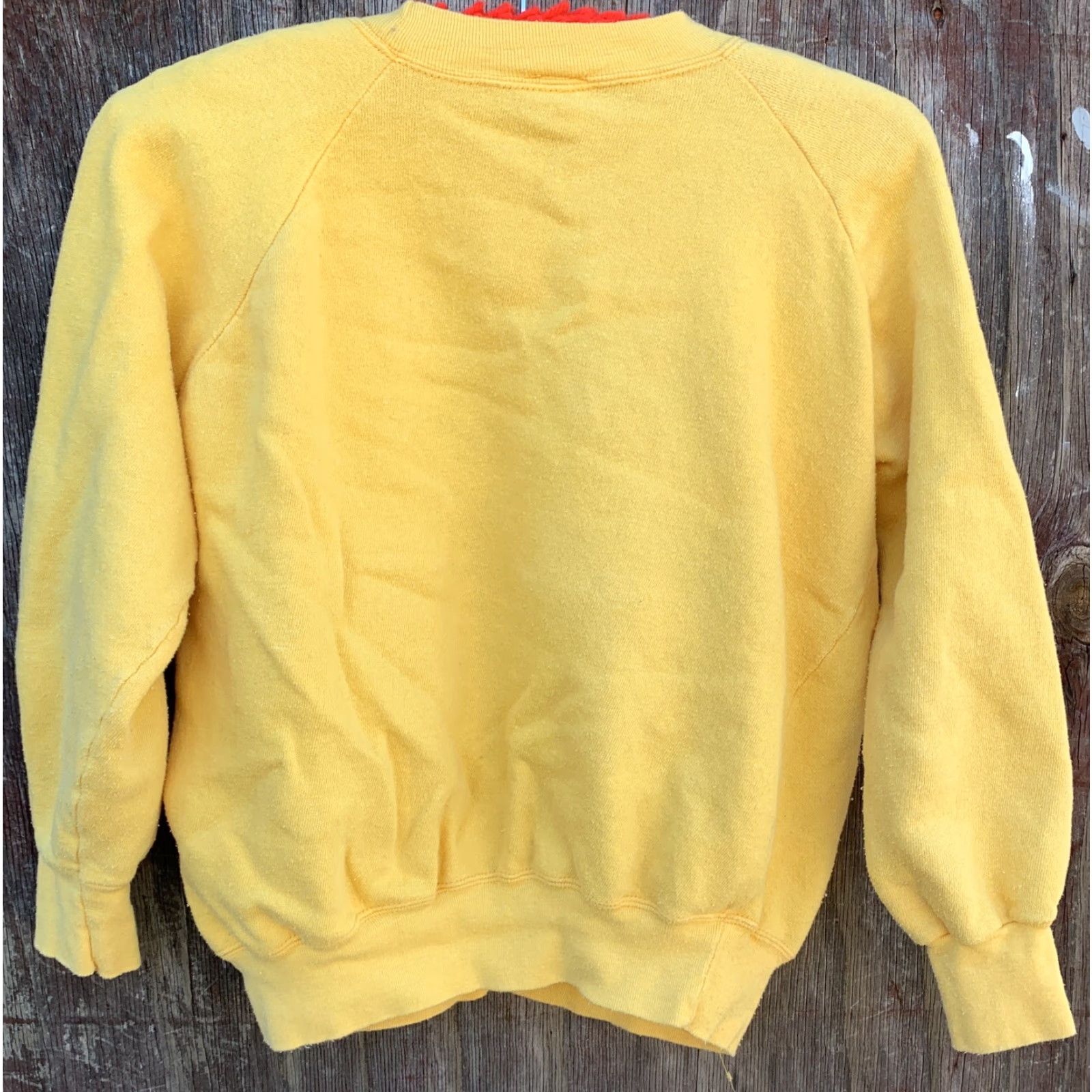 Vintage VINTAGE Carnaval 85 Tenerife Cesar Manrique Art Sweatshirt Raglan 1980s XL Yellow Unisex Adults Pullover Graphic Print 80s Men Women Size US XL / EU 56 / 4 - 5 Thumbnail