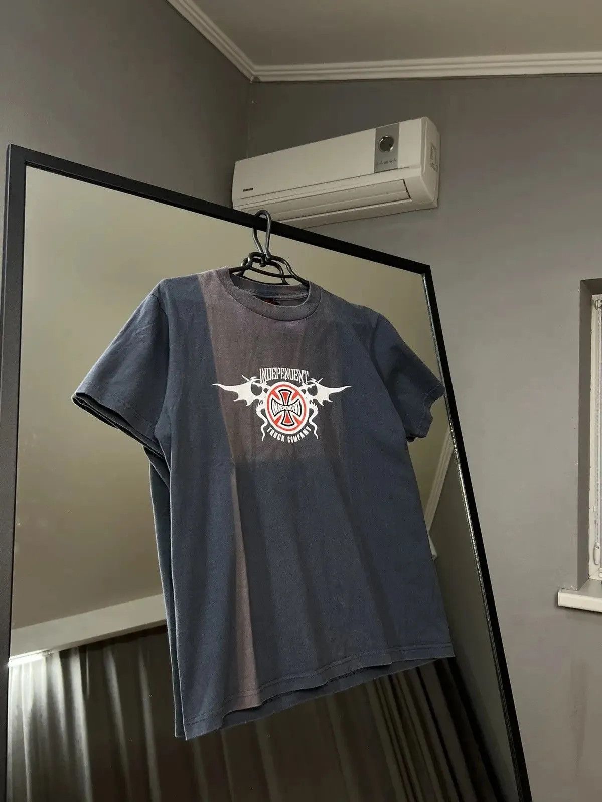 Vintage Vintage Y2K Independent faded t-shirt crash distressed USA Size US M / EU 48-50 / 2 - 1 Thumbnail