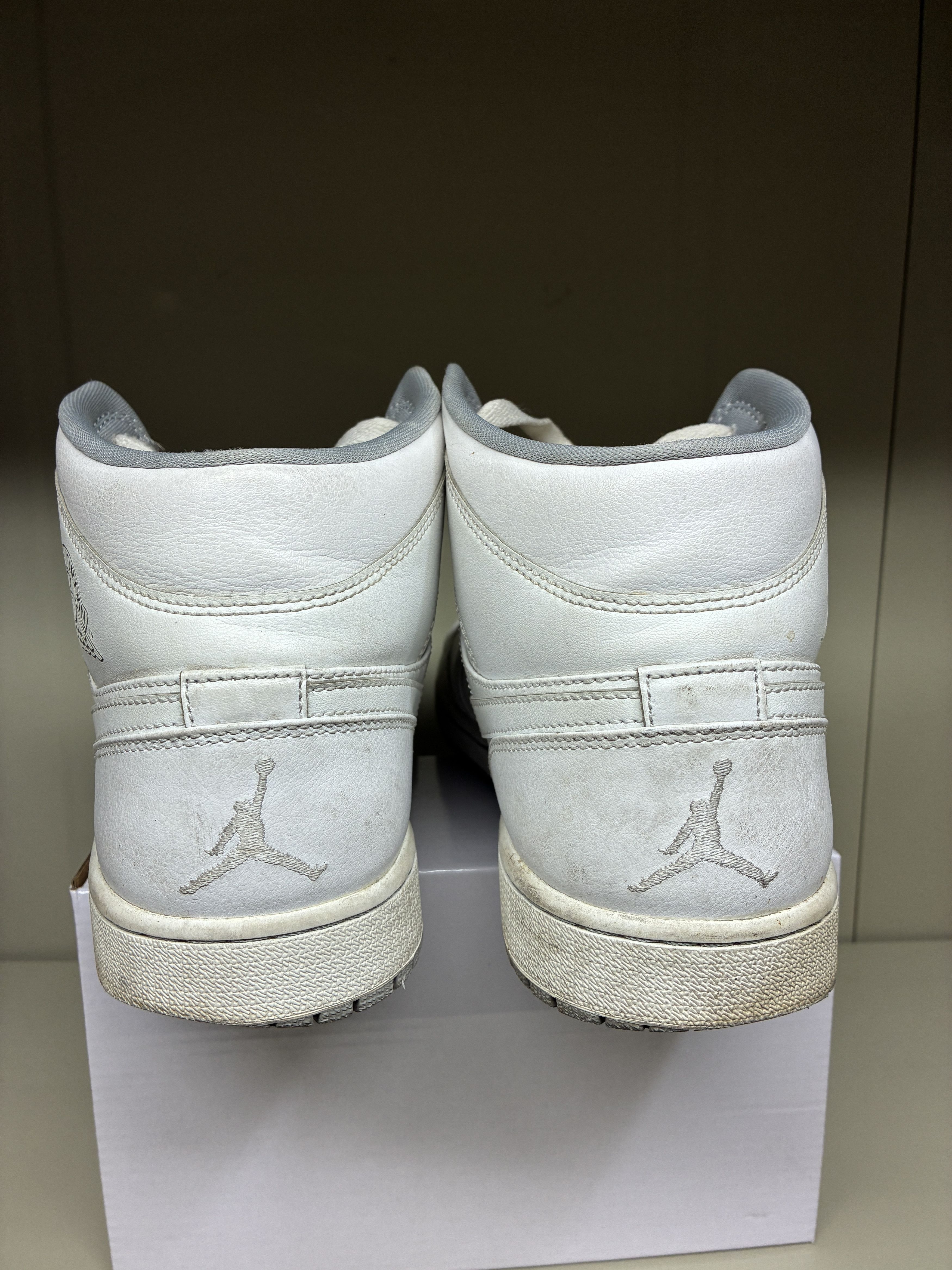 Nike Nike Air Jordan 1 Mid White Wolf Grey 2016 Men's Size 11 Size US 11 / EU 44 - 3 Thumbnail