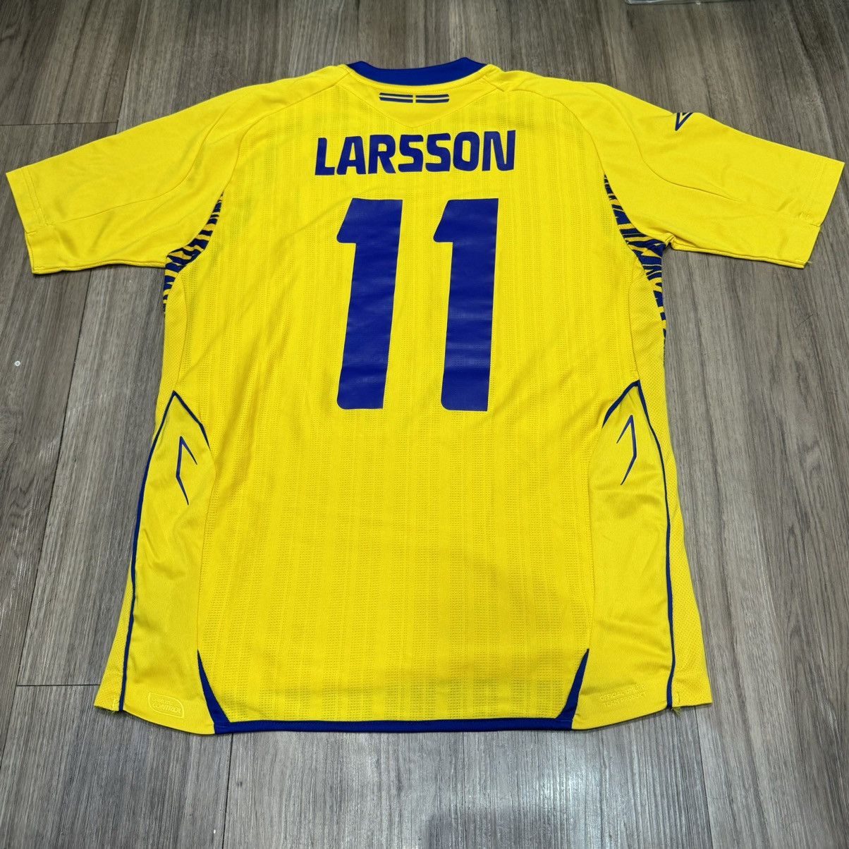 Umbro Sweden 07/09 home shirt #11 Larsson Size US S / EU 44-46 / 1 - 2 Thumbnail