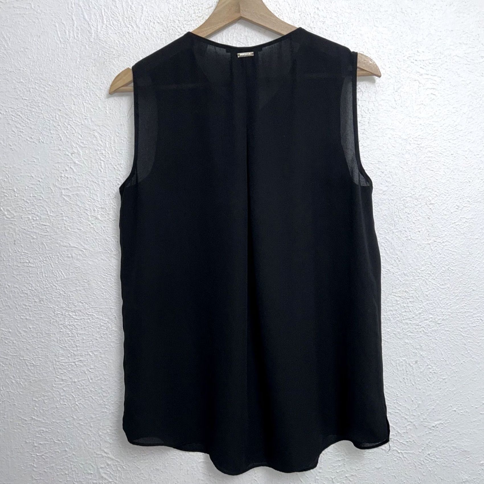 Vintage T Tahari Blouse Sleeveless Black Button Snap Round Neck Womens Medium Sheer Woven Polyester Size M / US 6-8 / IT 42-44 - 2 Thumbnail