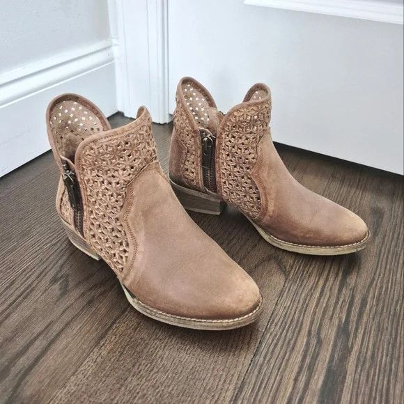 Corral Circle G Q5020 Camel Leather Cutout Shortie Boho Distressed Size US 8.5 / IT 38.5 - 6 Thumbnail
